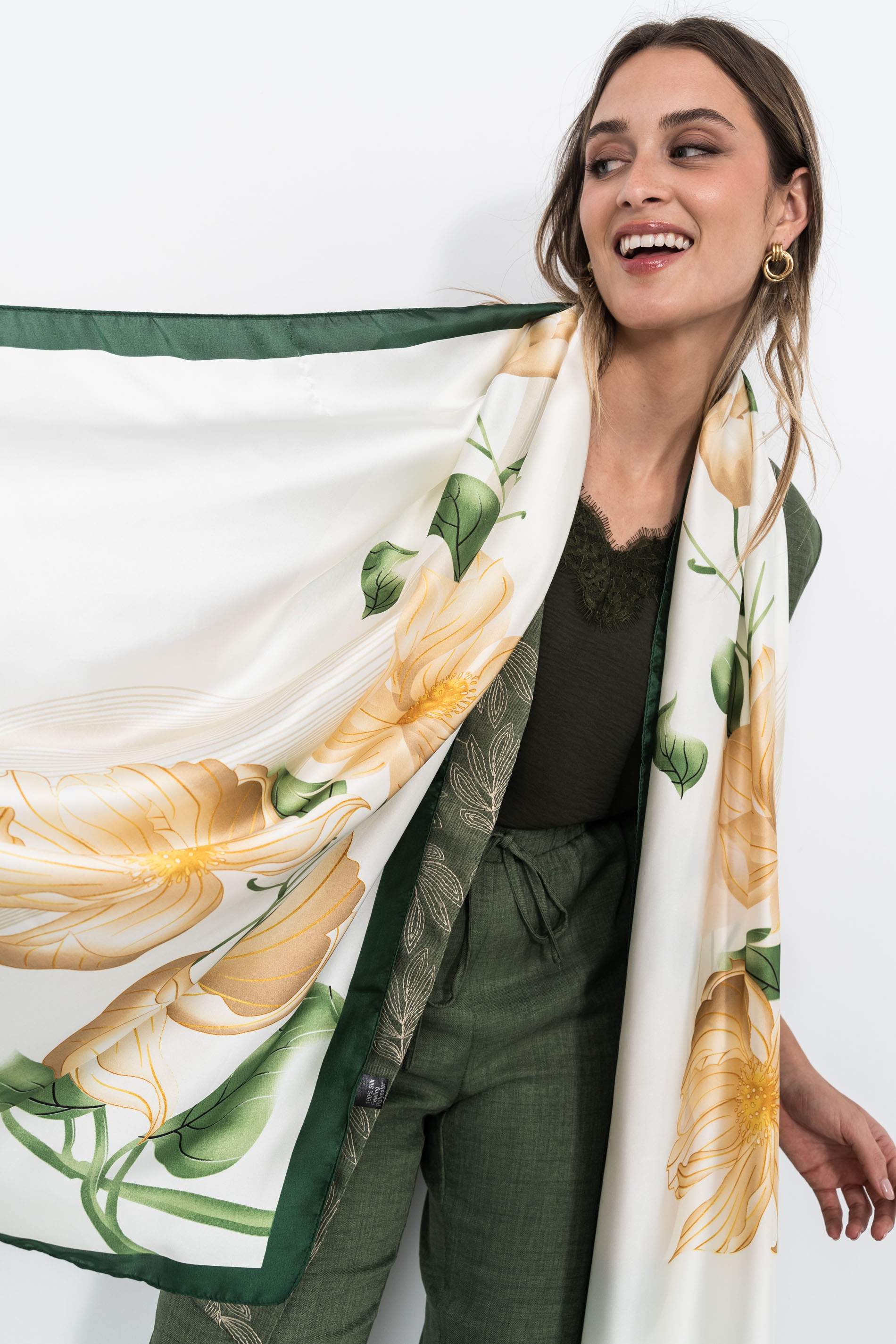 FOULARD EFECTO SEDA PÉTALOS VERDE