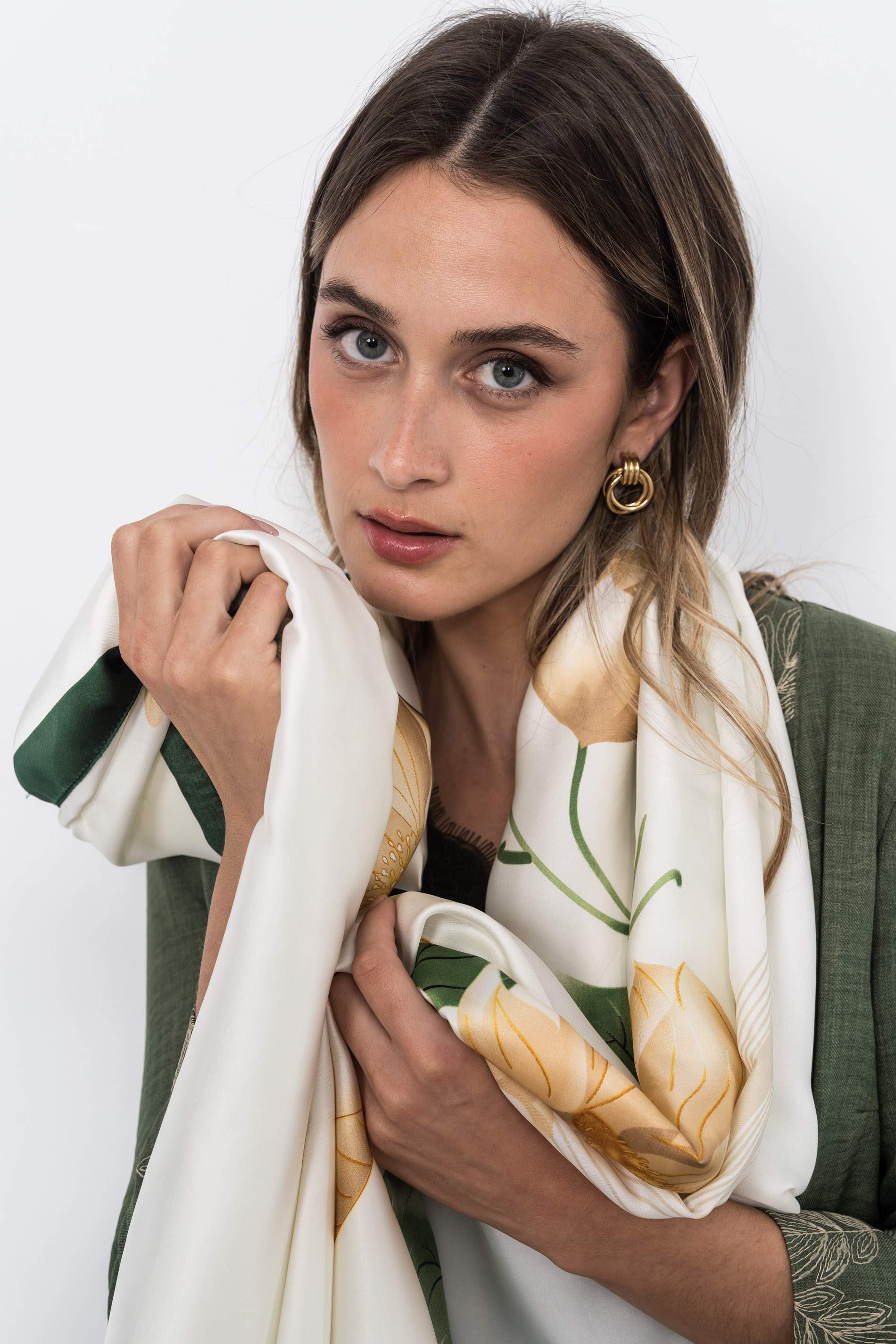 FOULARD EFECTO SEDA PÉTALOS VERDE
