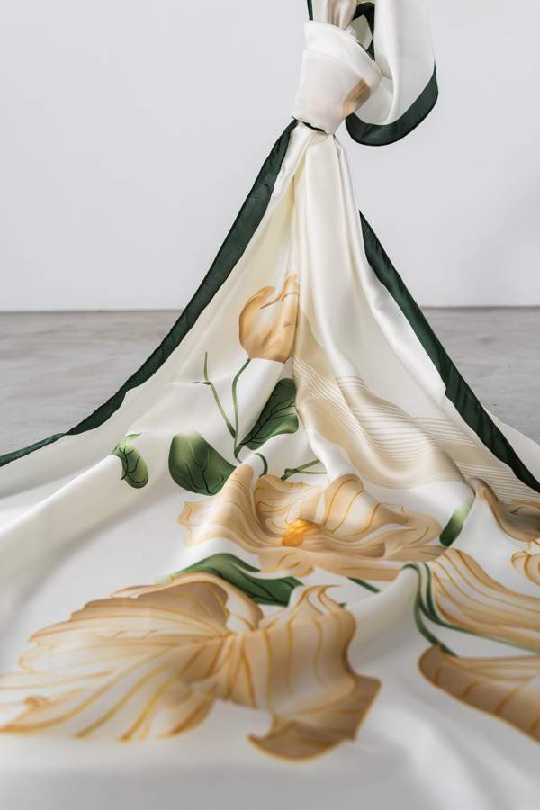 FOULARD EFECTO SEDA PÉTALOS VERDE
