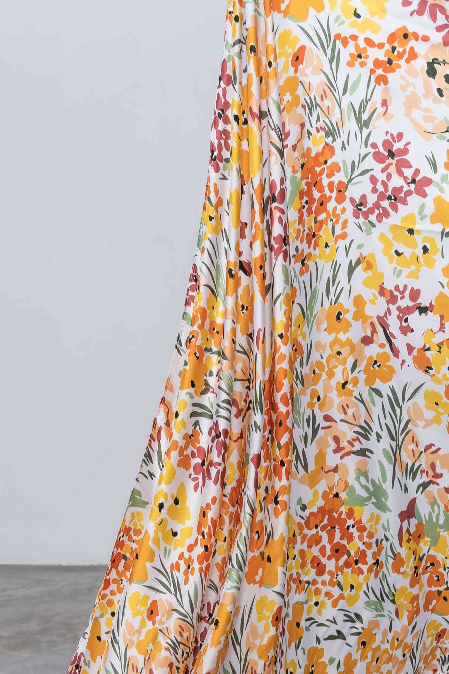 FOULARD EFECTO SEDA FLORECITAS AMARILLO
