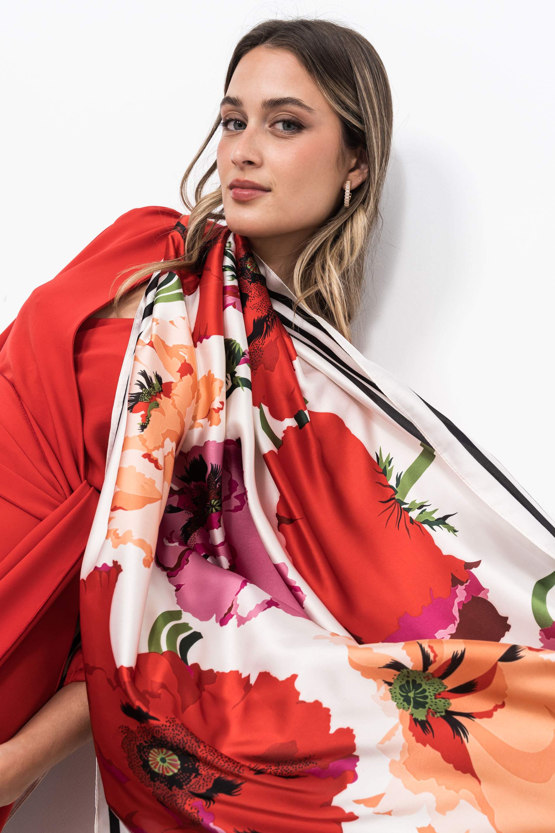 FOULARD EFECTO SEDA RAYAS ROJO