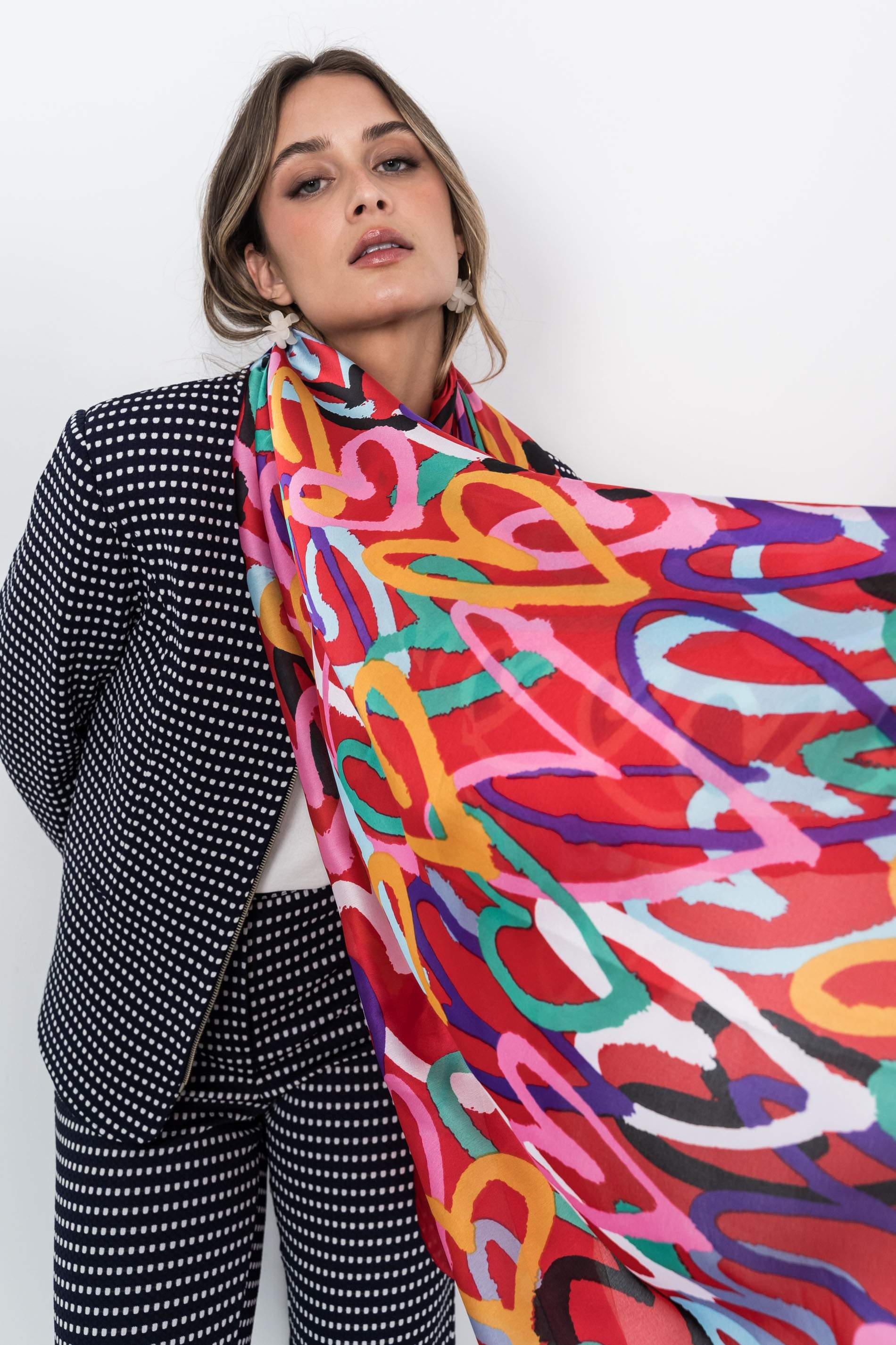 FOULARD EFECTO SEDA CORAZONES ROJO