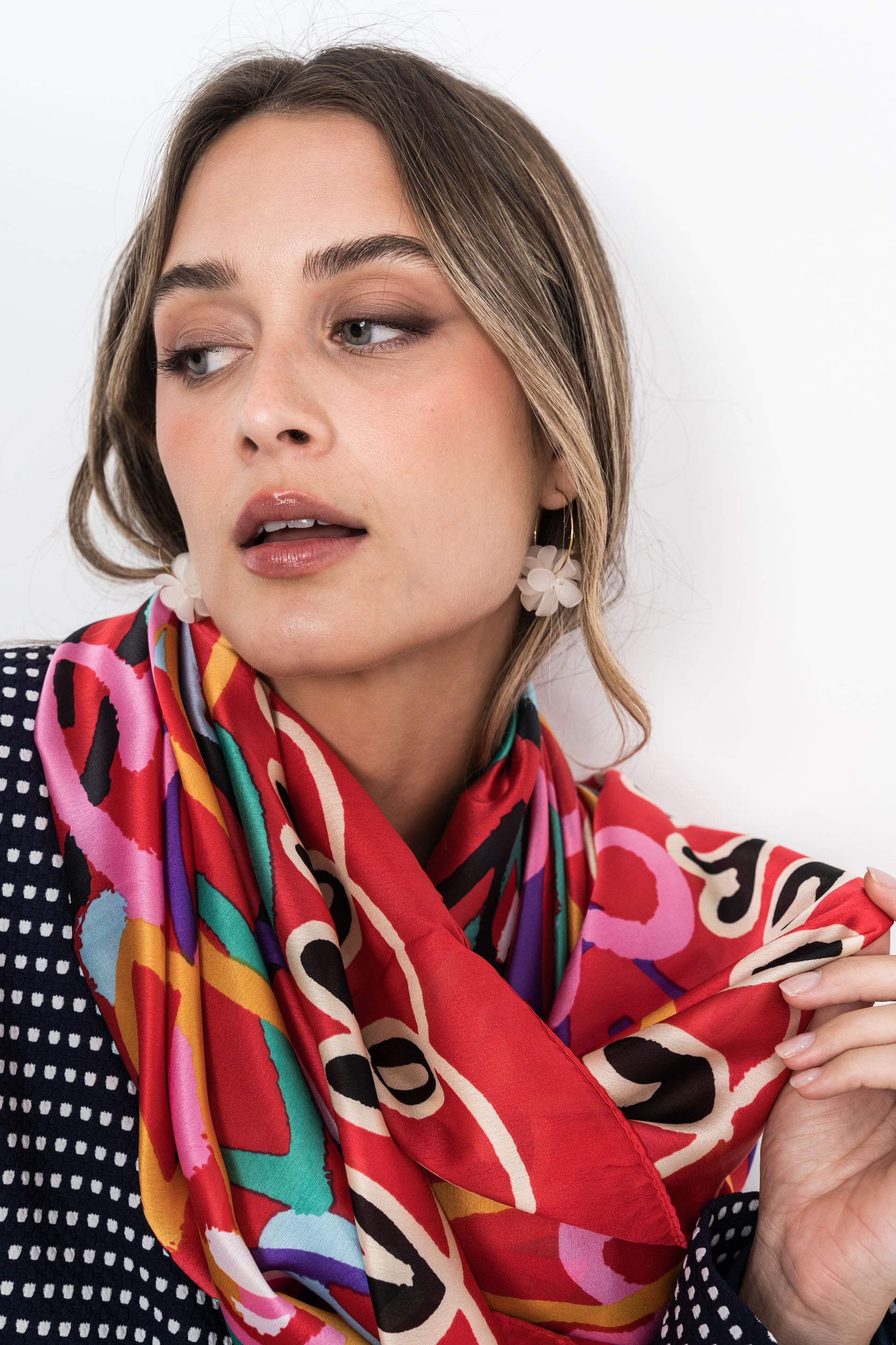 FOULARD EFECTO SEDA CORAZONES ROJO