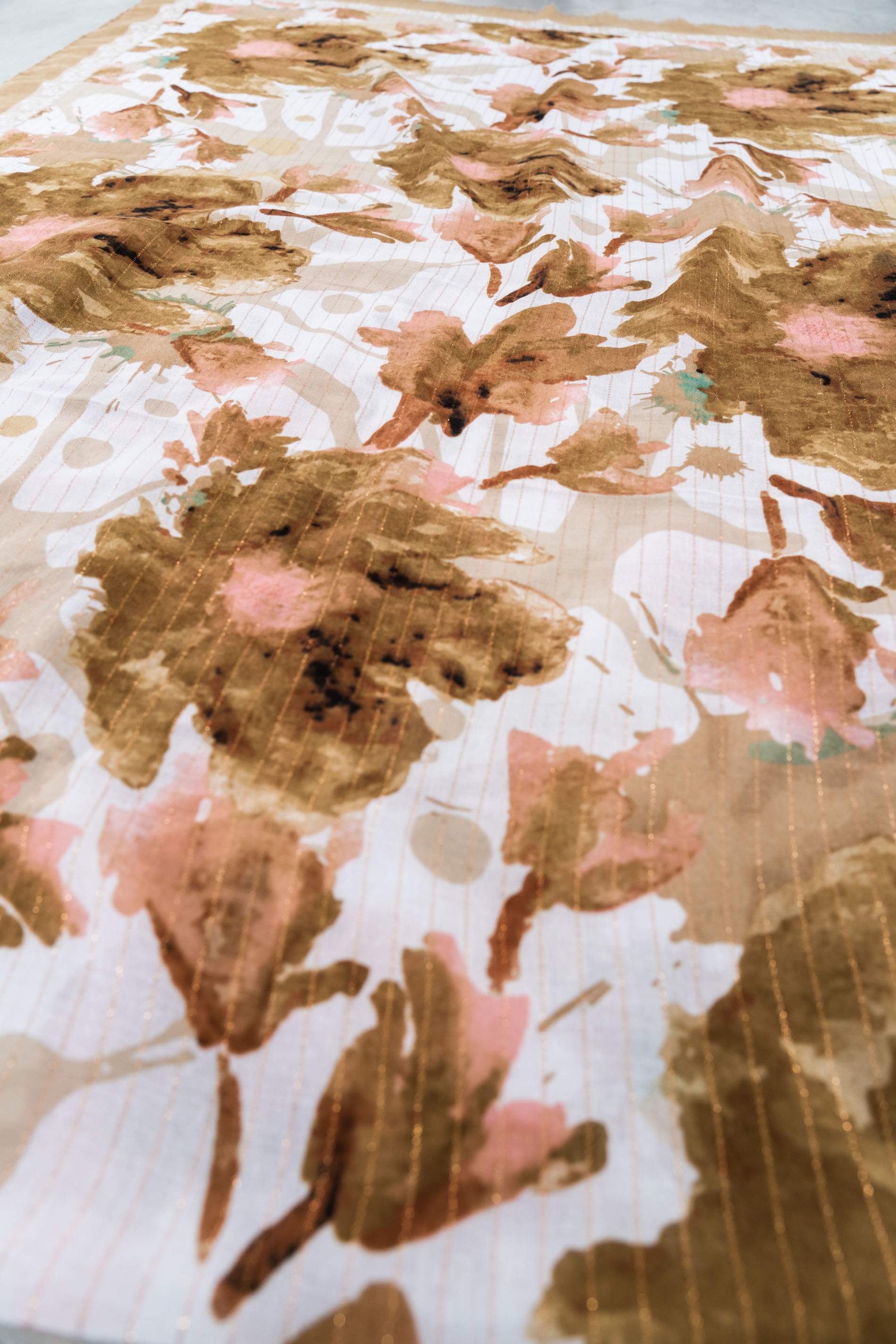 FOULARD FLORES HILOS ORO