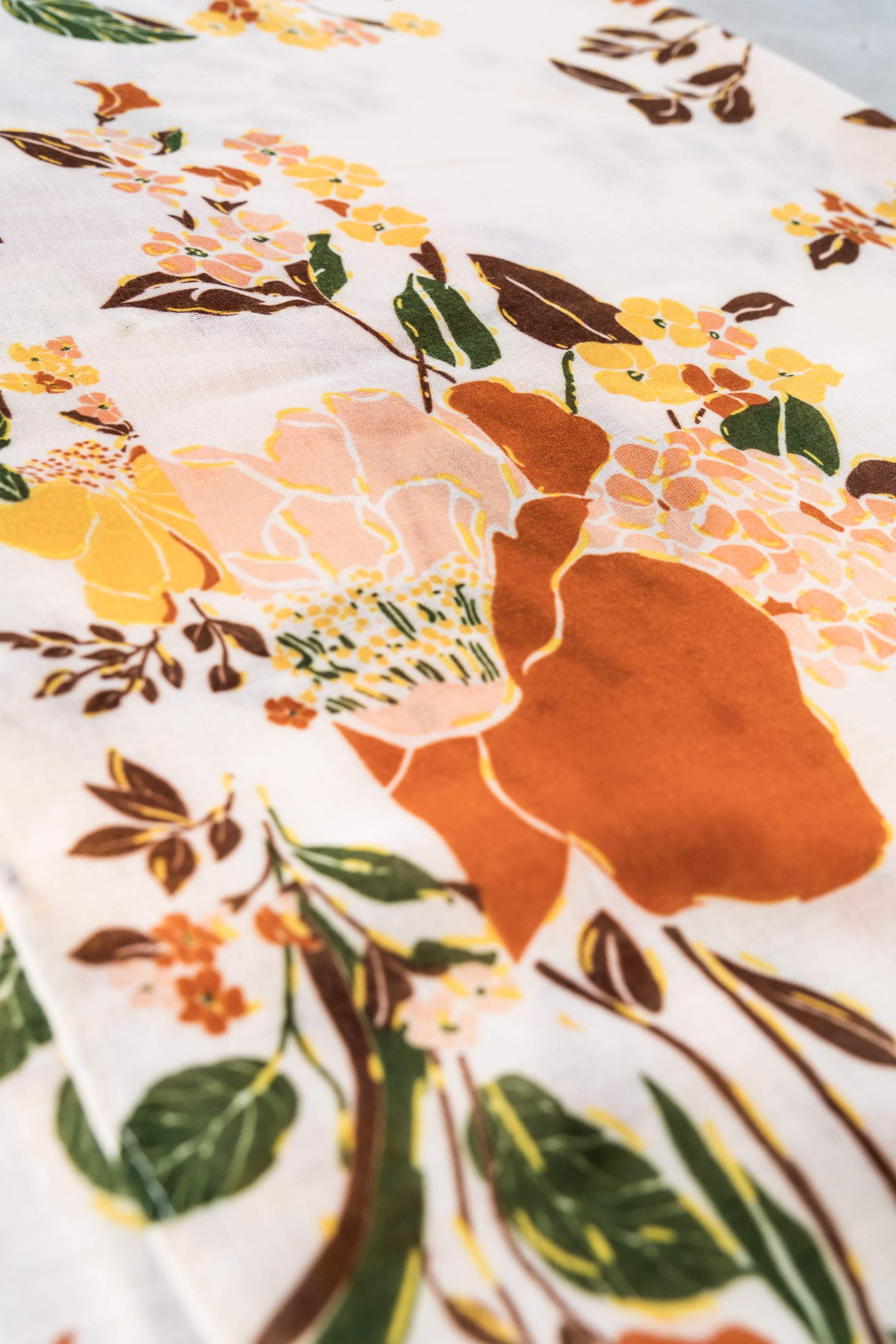 FOULARD FLOR HOJAS BEIGE