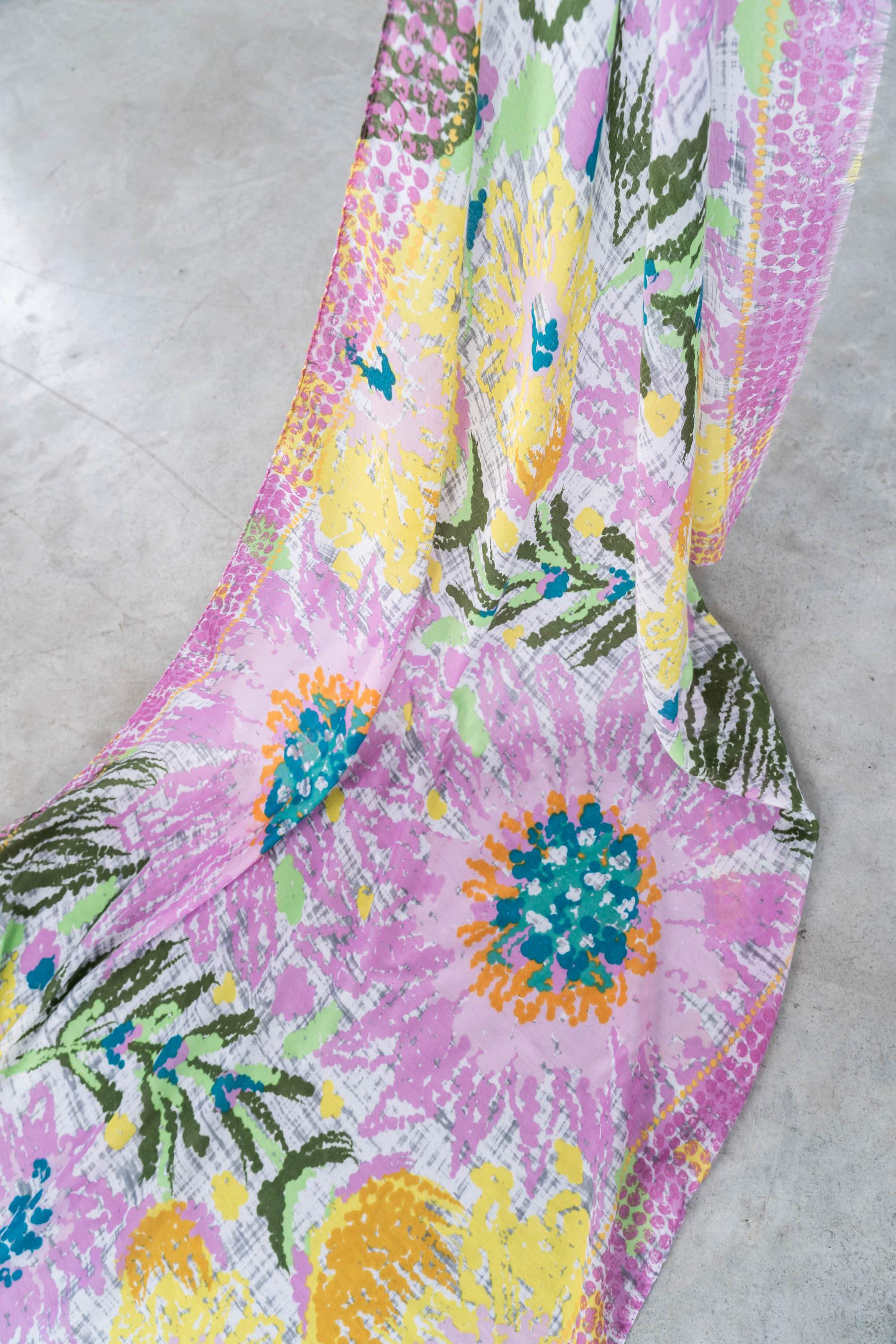 FOULARD MANCHAS FLOR ROSA
