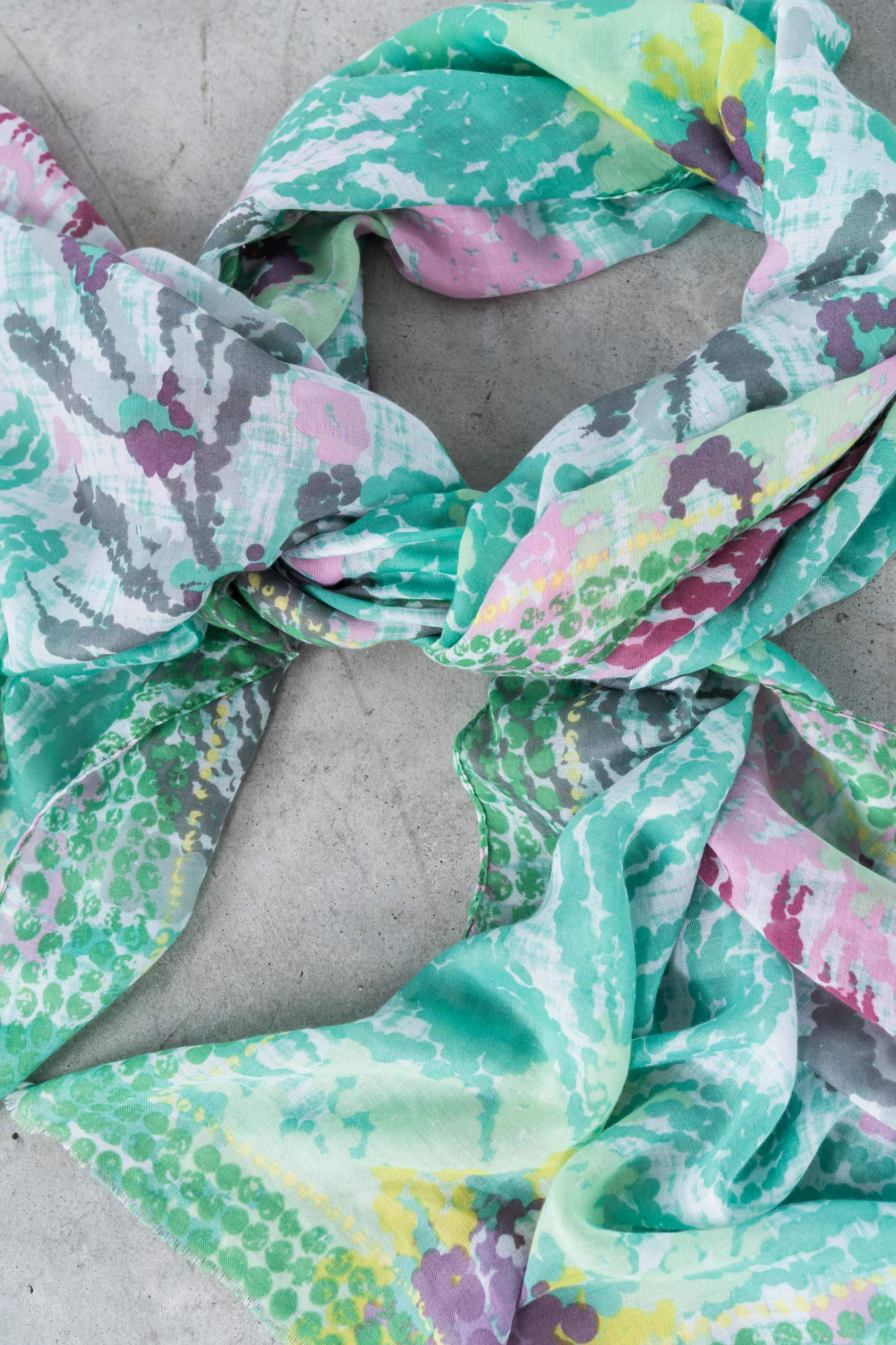 FOULARD MANCHAS FLOR VERDE