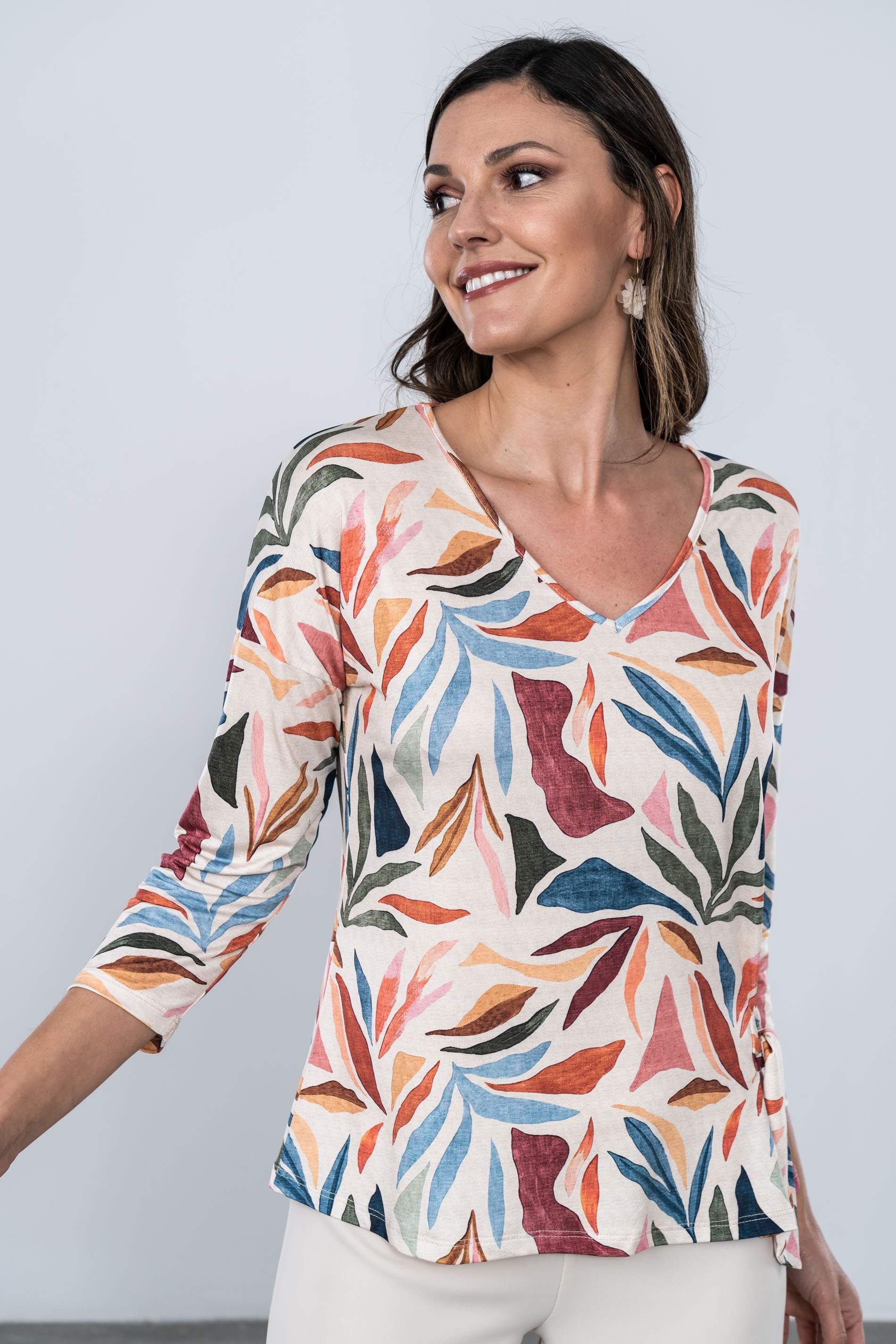 CAMISETA HOJAS COLOR