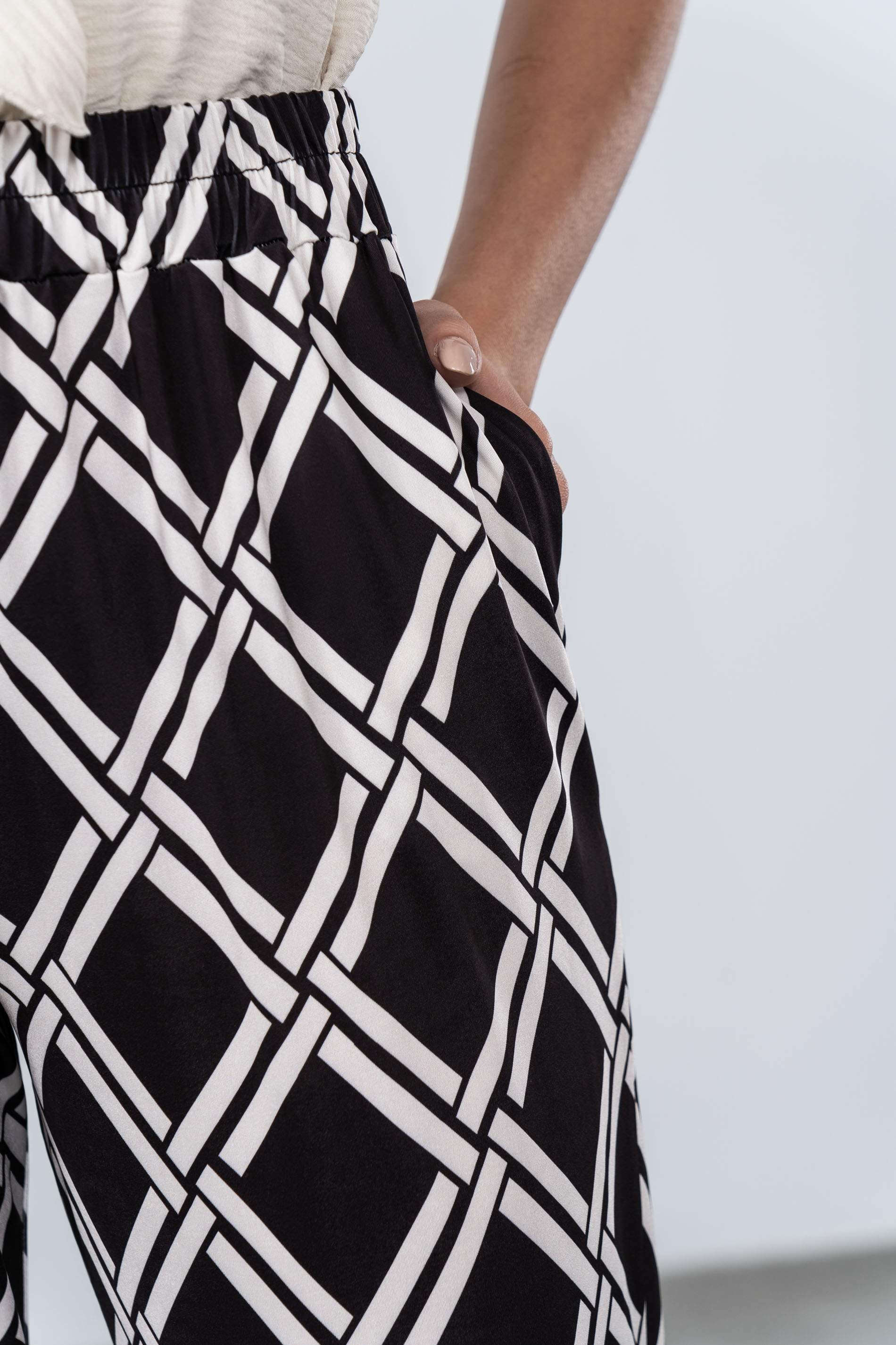 PANTALÓN BICOLOR ENREJADO