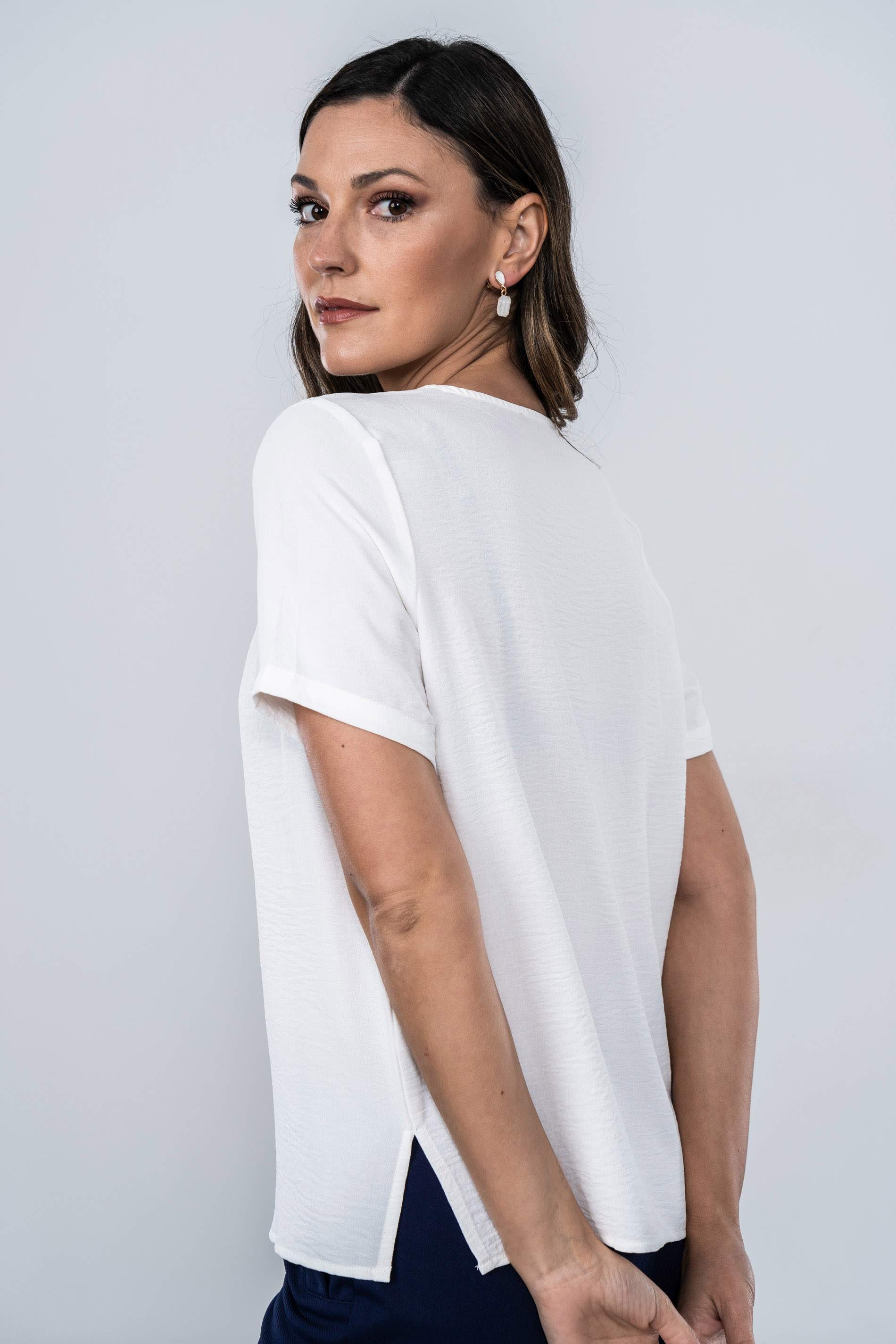 BLUSA CUELLO PICO BORDADOS 