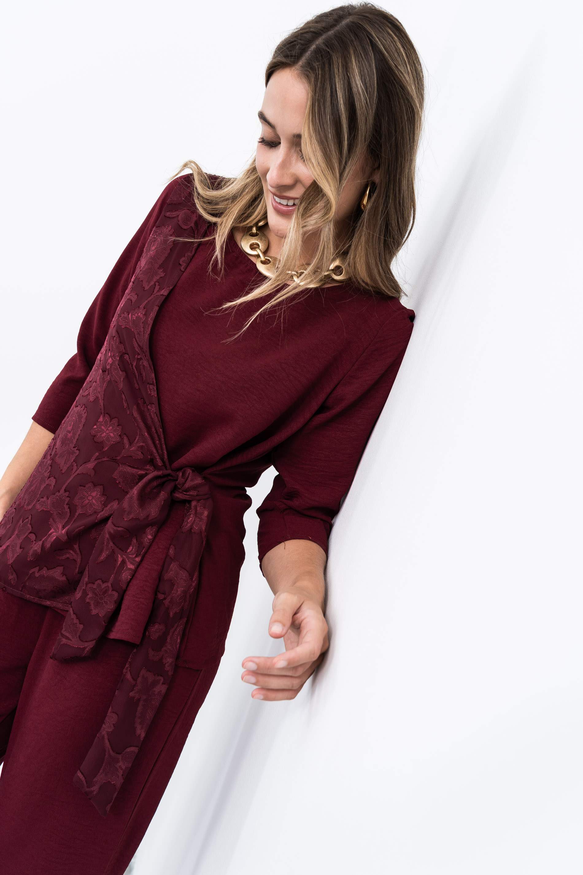 BLUSA EFECTO CRUZADO COMBINADA BURDEOS
