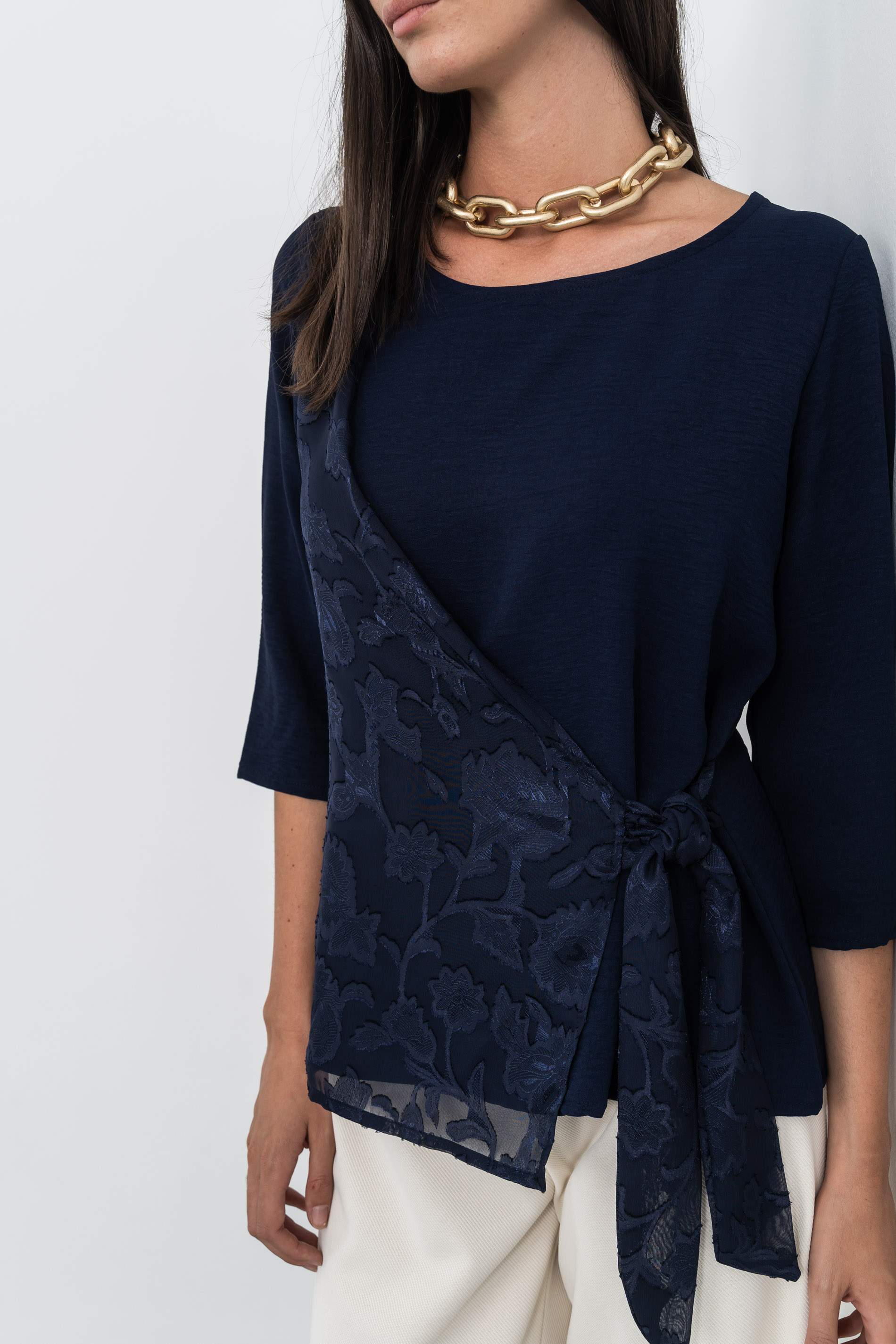 BLUSA EFECTO CRUZADO COMBINADA MARINO