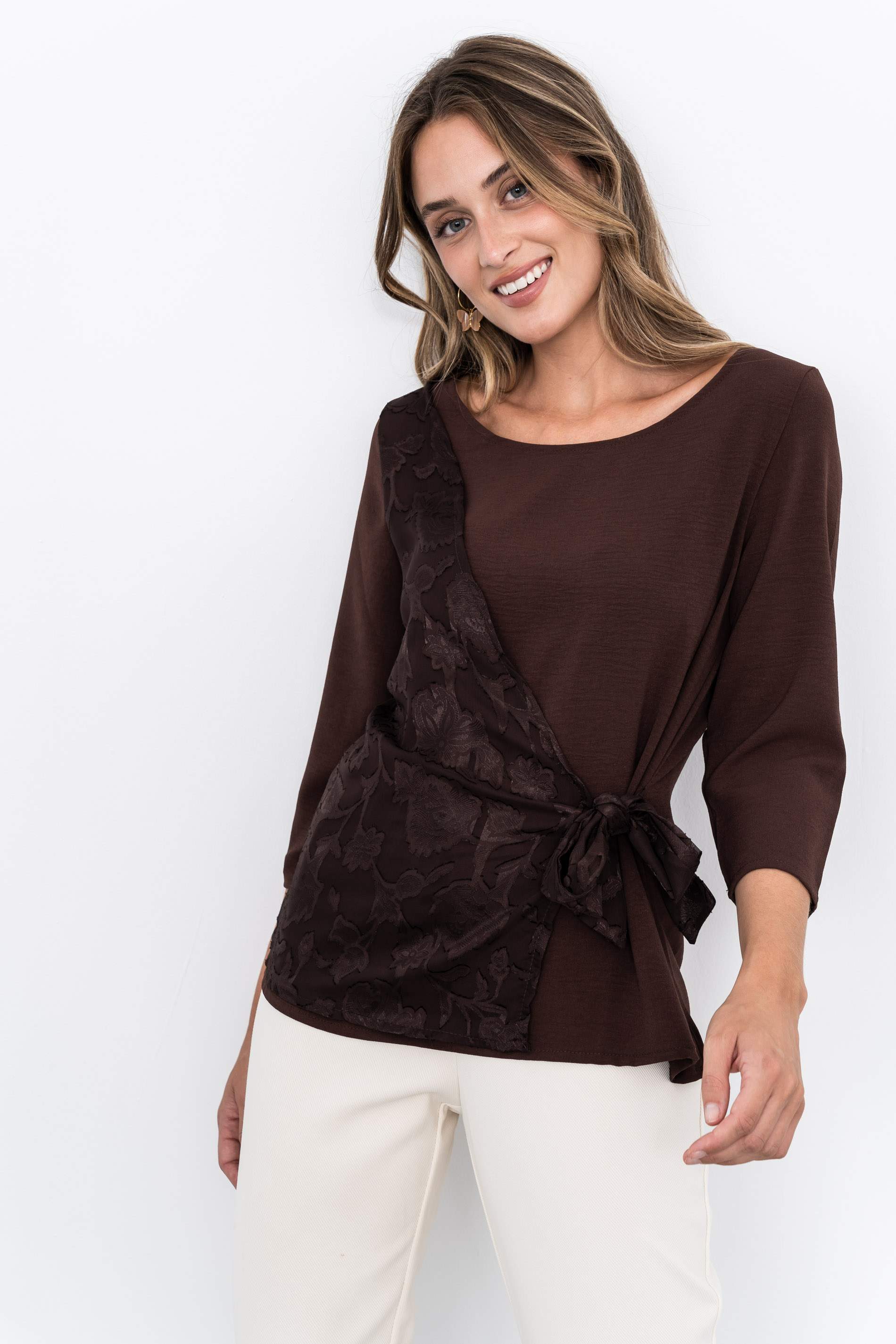 BLUSA EFECTO CRUZADO COMBINADA CHOCOLATE