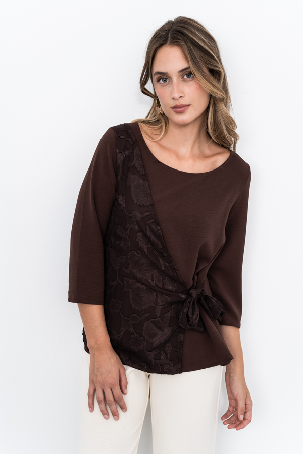 BLUSA EFECTO CRUZADO COMBINADA CHOCOLATE