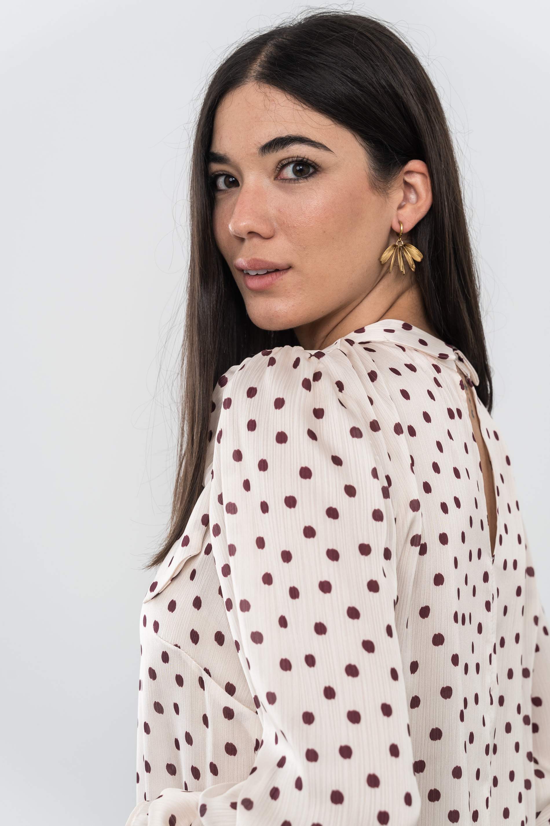 BLUSA LAZADA CUELLO TOPOS GRANATE