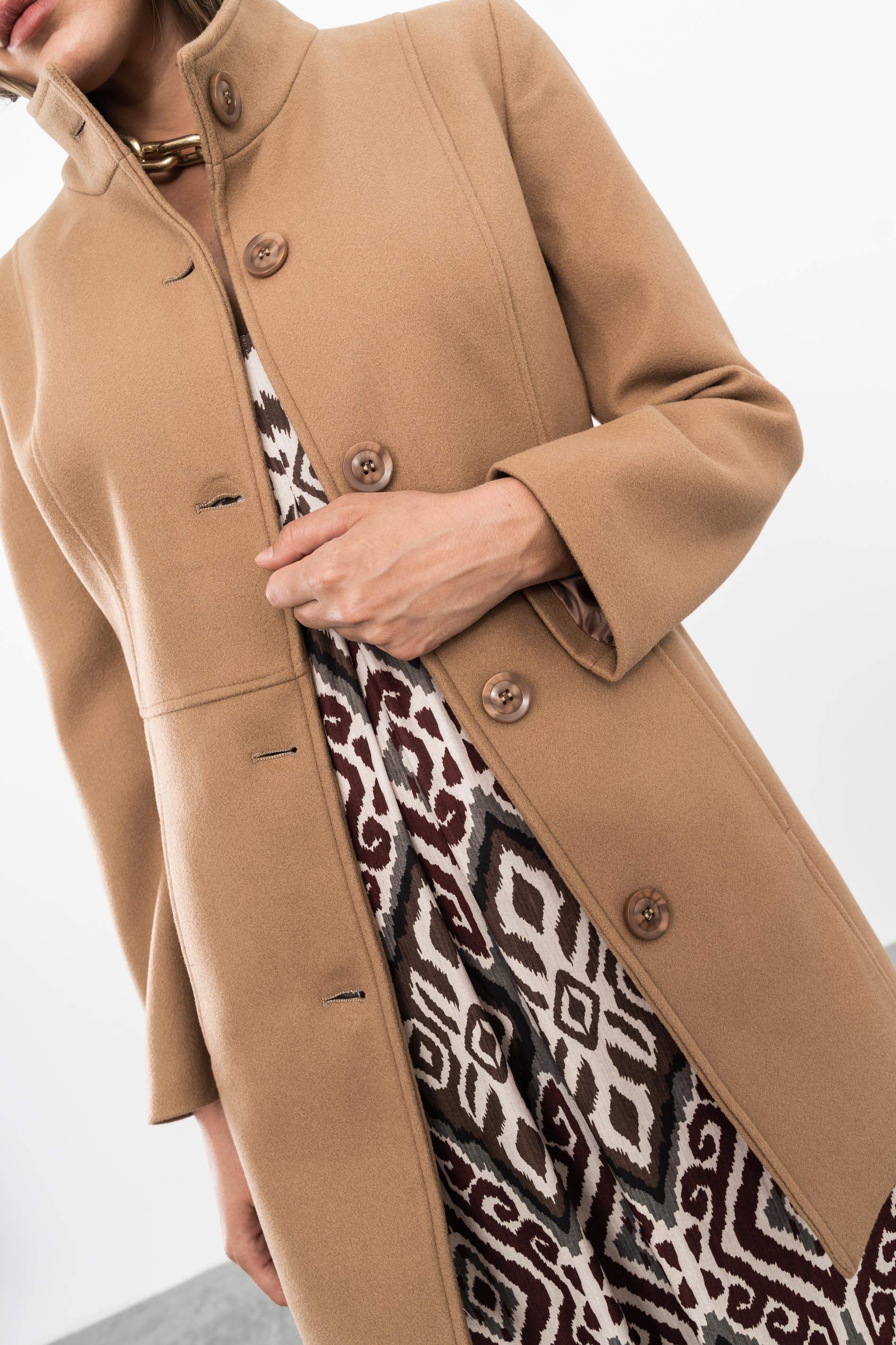 ABRIGO CORTES BEIGE