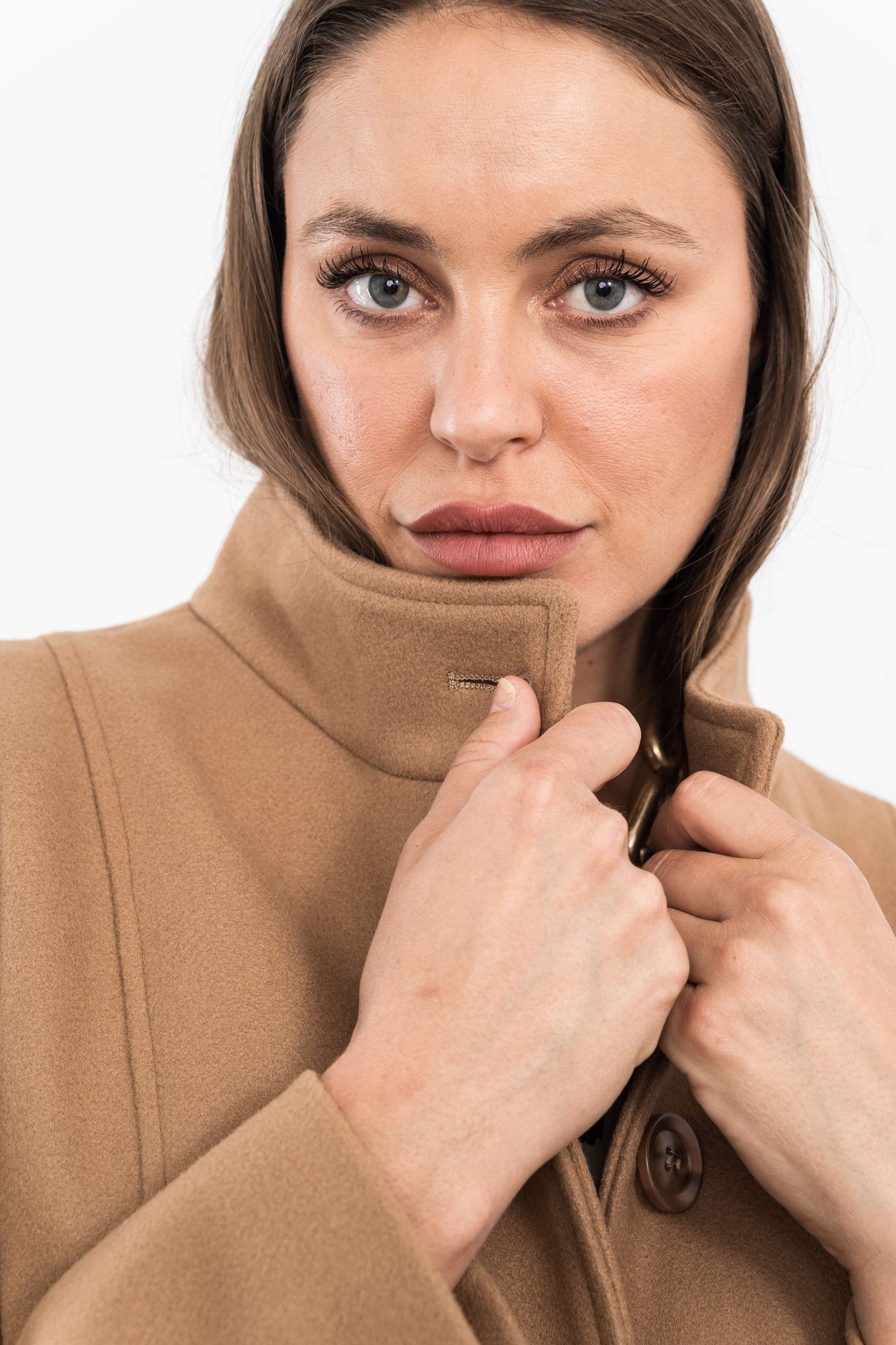 ABRIGO CORTES BEIGE