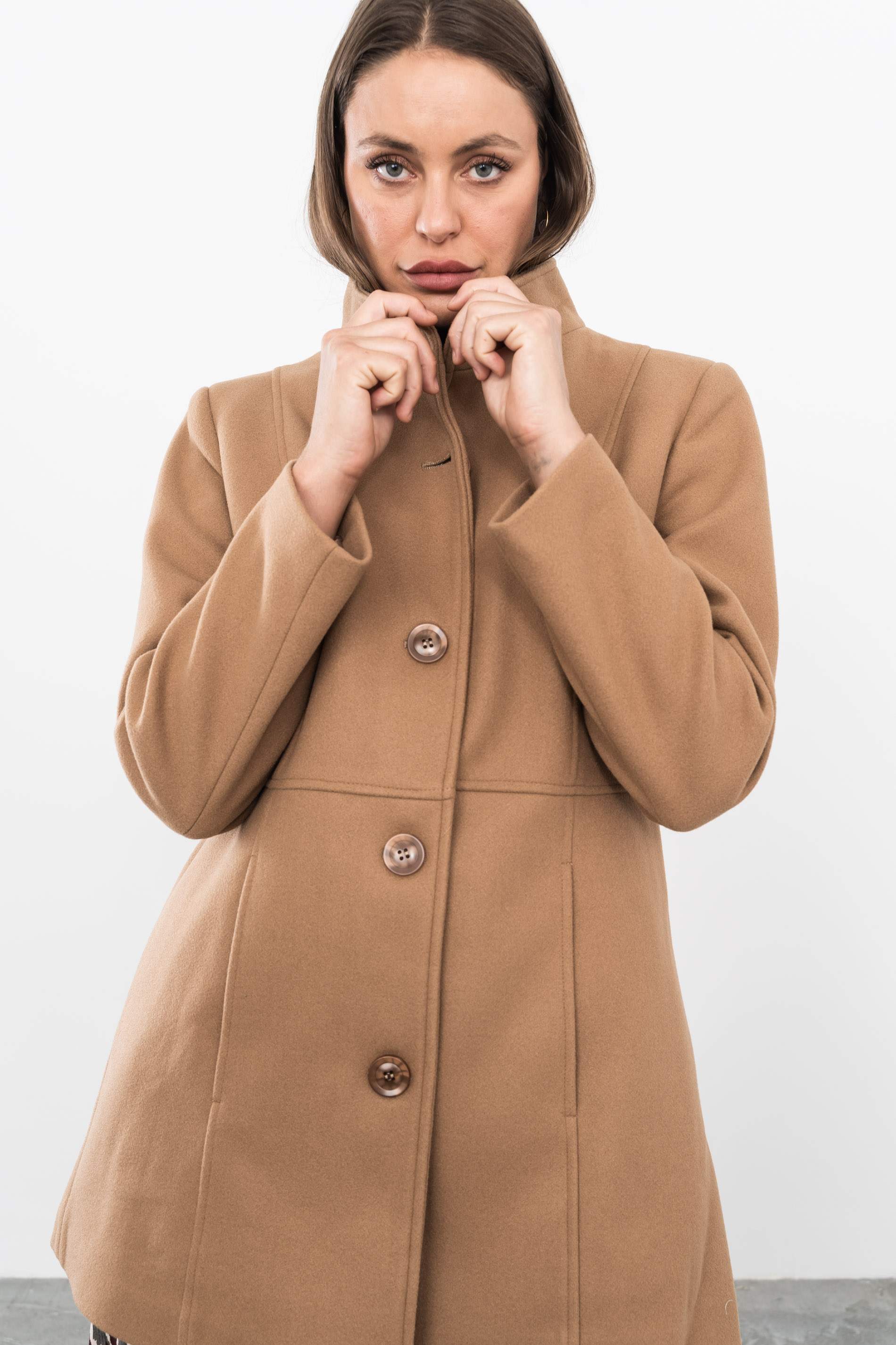 ABRIGO CORTES BEIGE