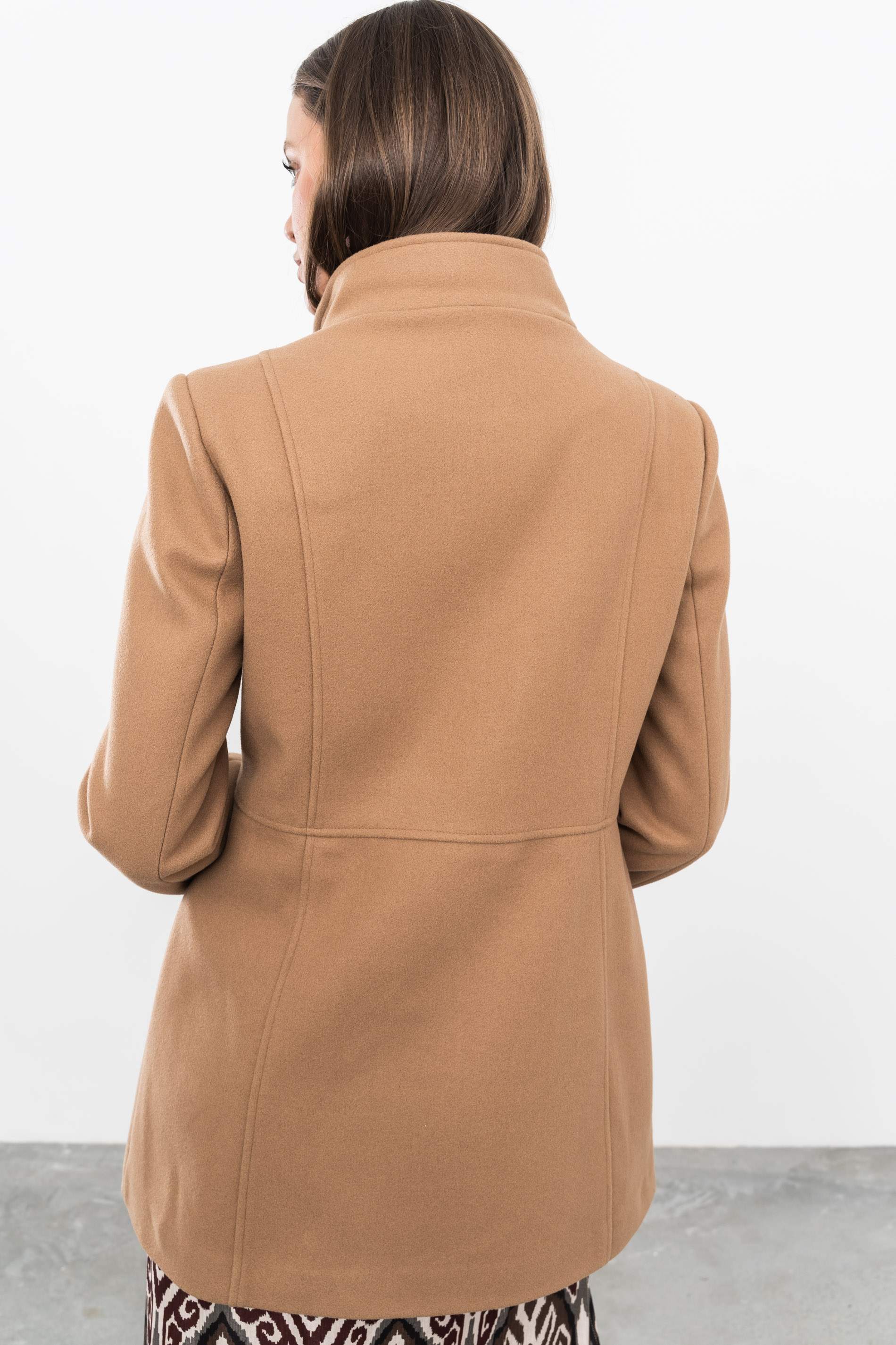 ABRIGO CORTES BEIGE