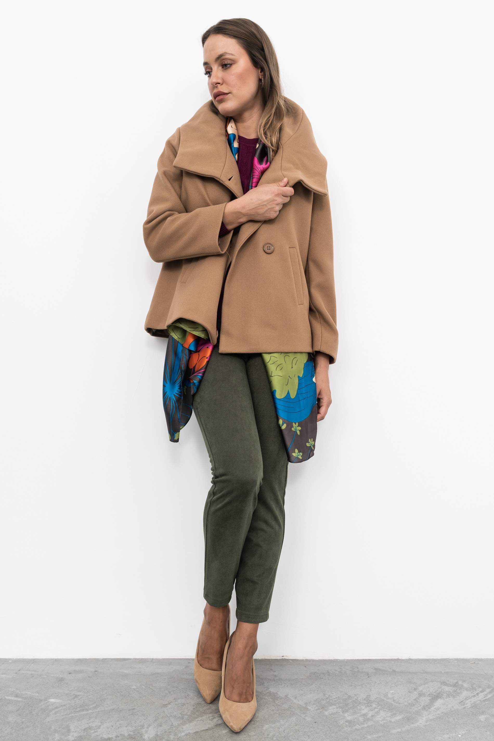 CHAQUETÓN CUELLO VUELTO BEIGE