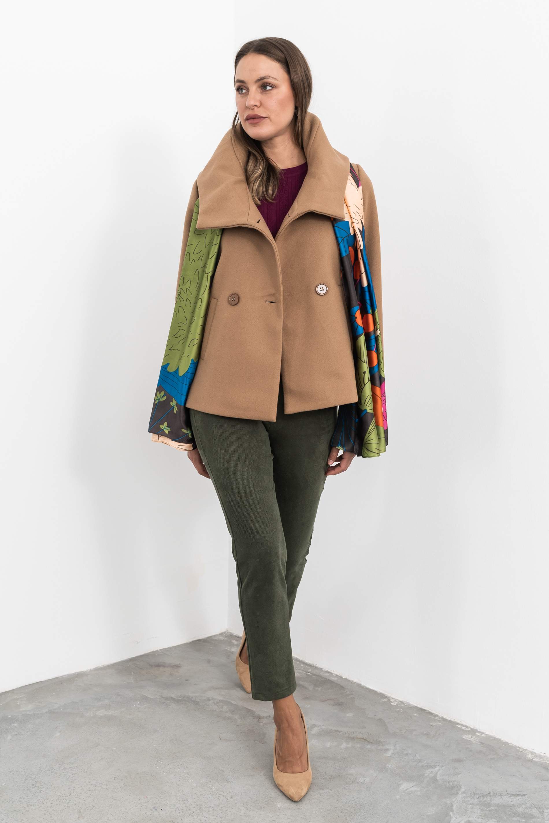 CHAQUETÓN CUELLO VUELTO BEIGE