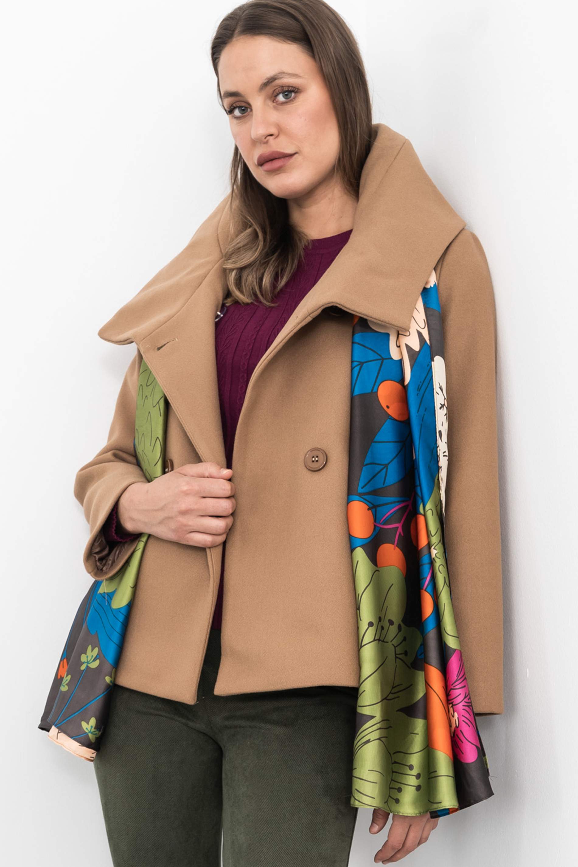 CHAQUETÓN CUELLO VUELTO BEIGE