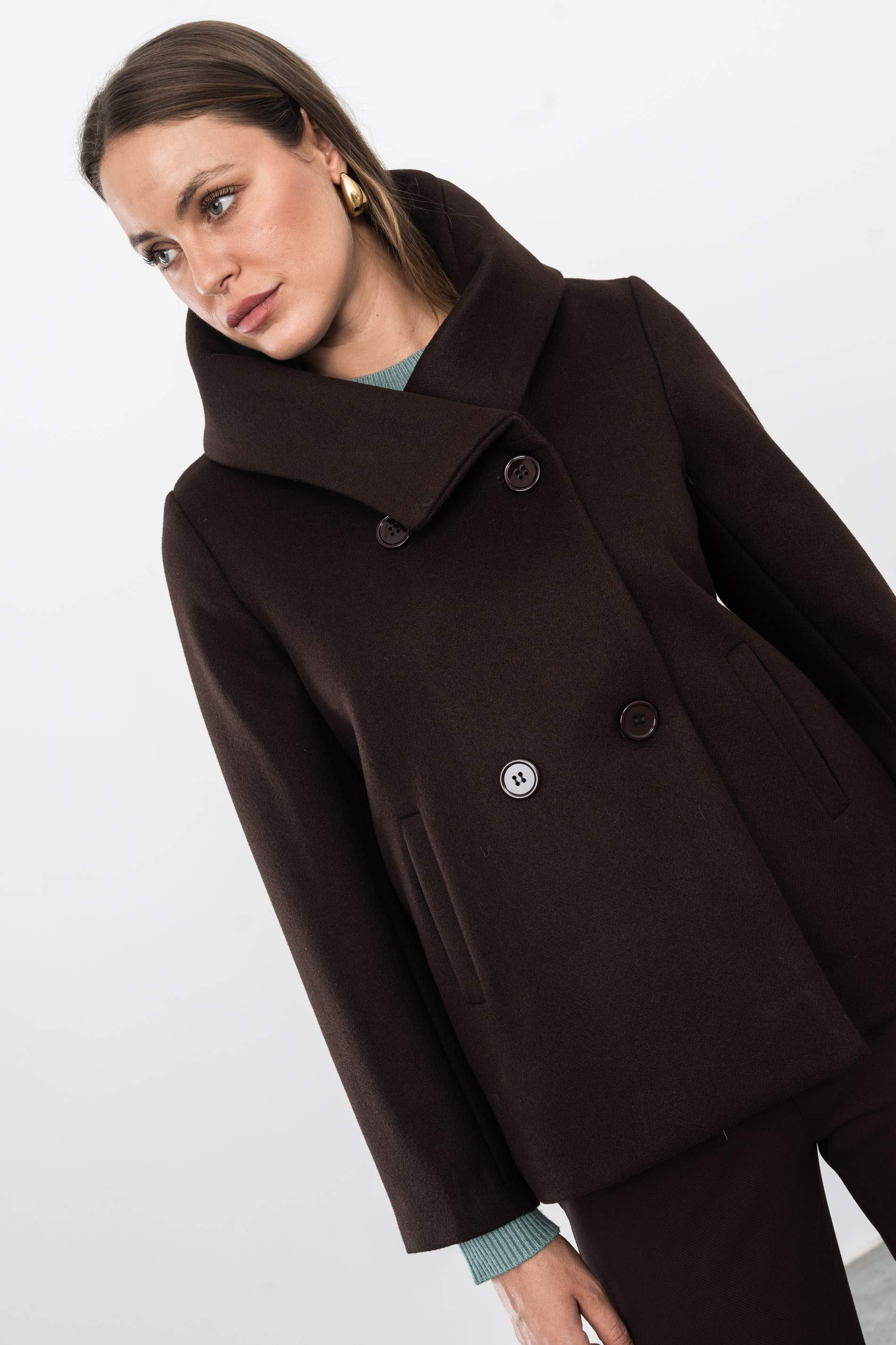 CHAQUETÓN CUELLO VUELTO CHOCOLATE