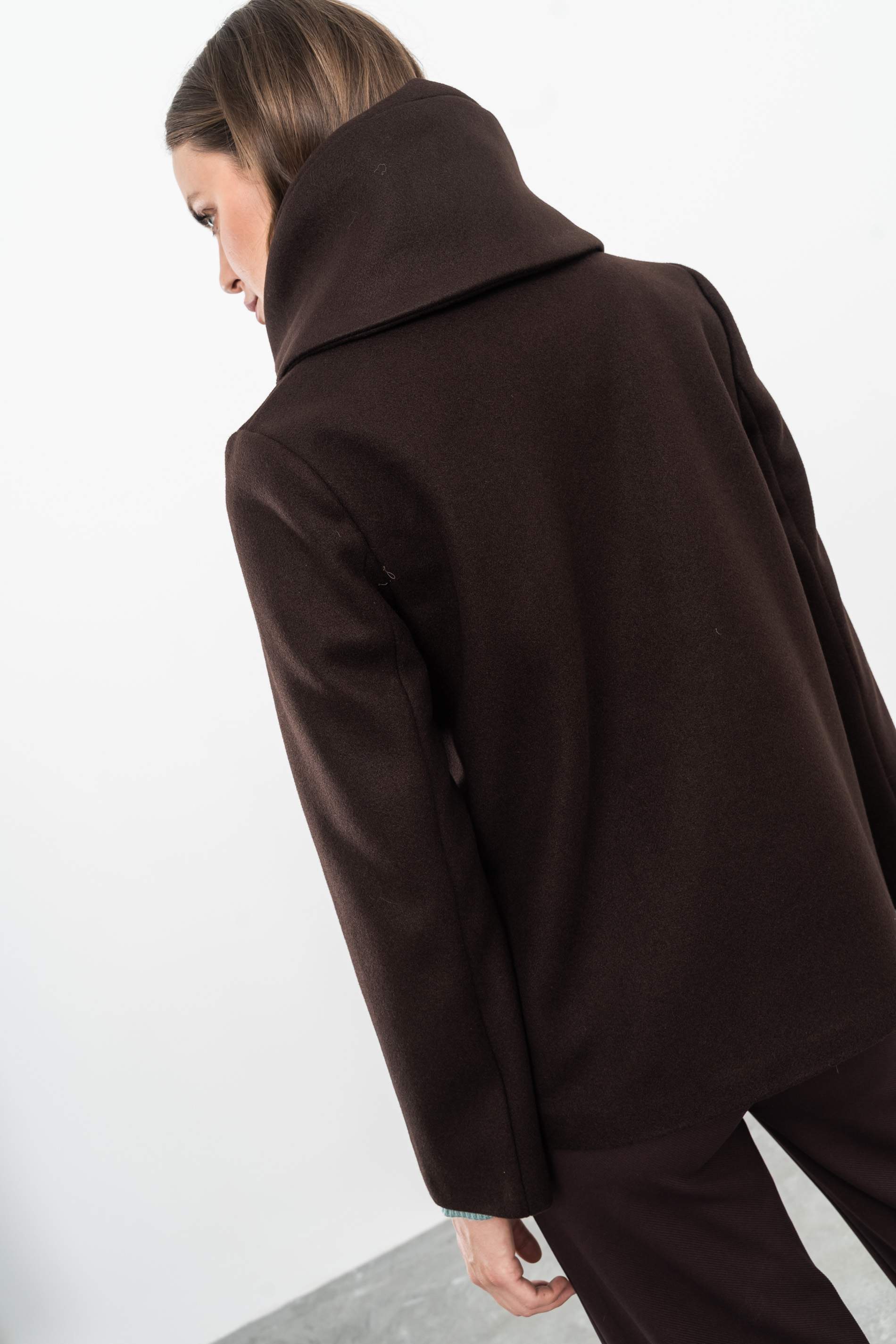 CHAQUETÓN CUELLO VUELTO CHOCOLATE