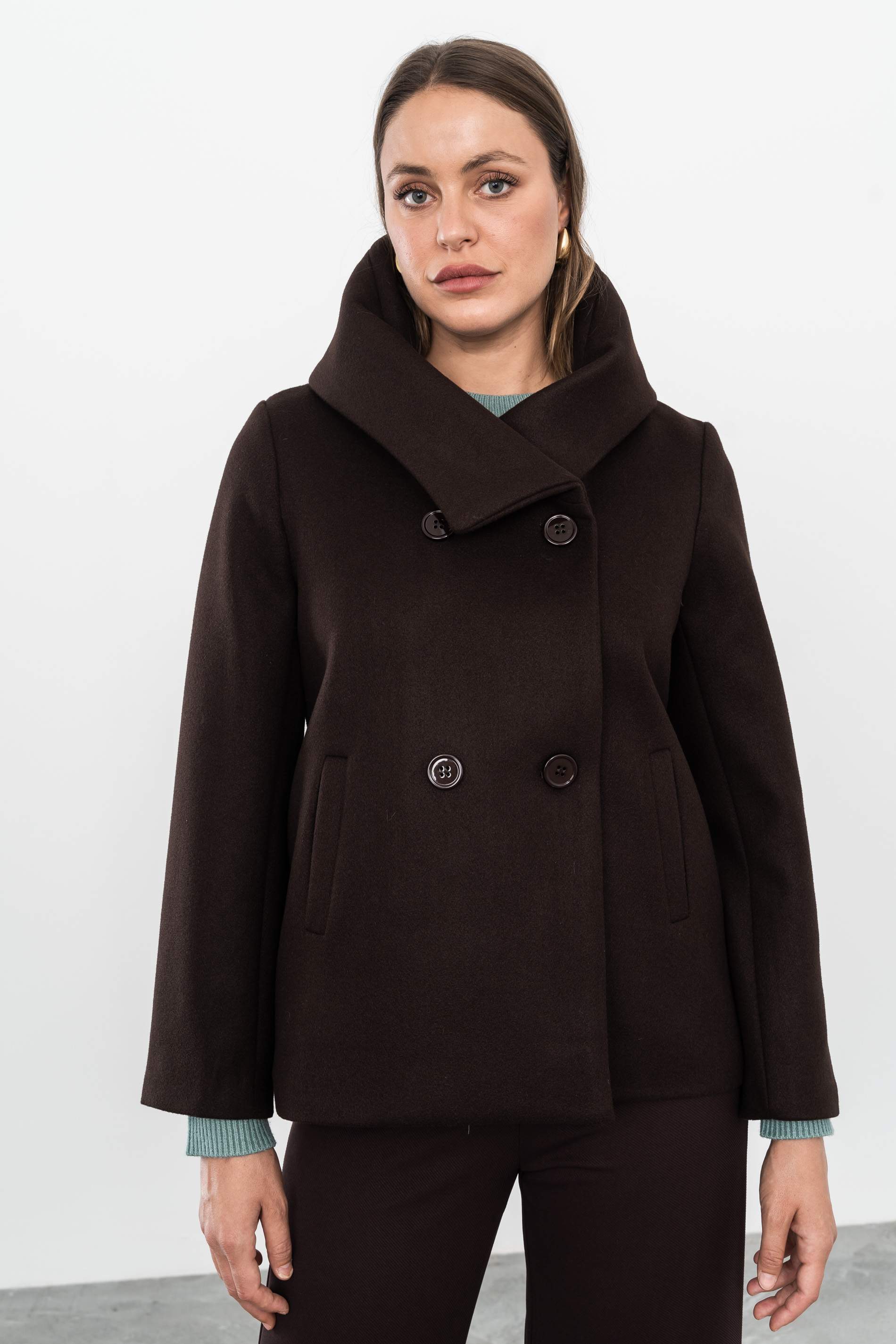 CHAQUETÓN CUELLO VUELTO CHOCOLATE