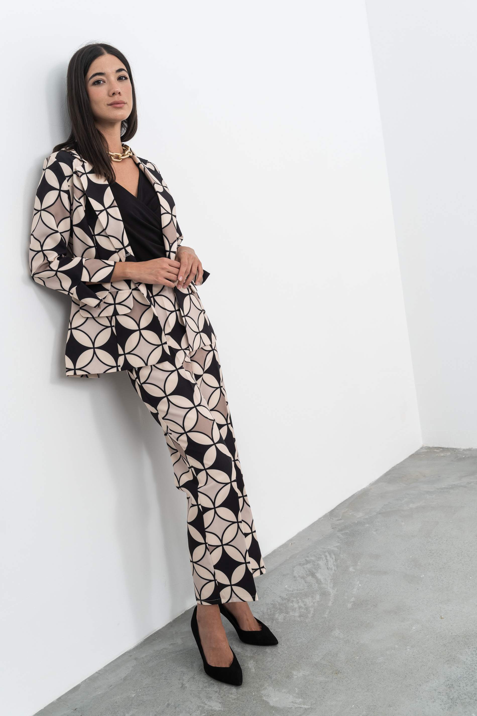 CHAQUETA ESTAMPADA CÍRCULOS NEGRO