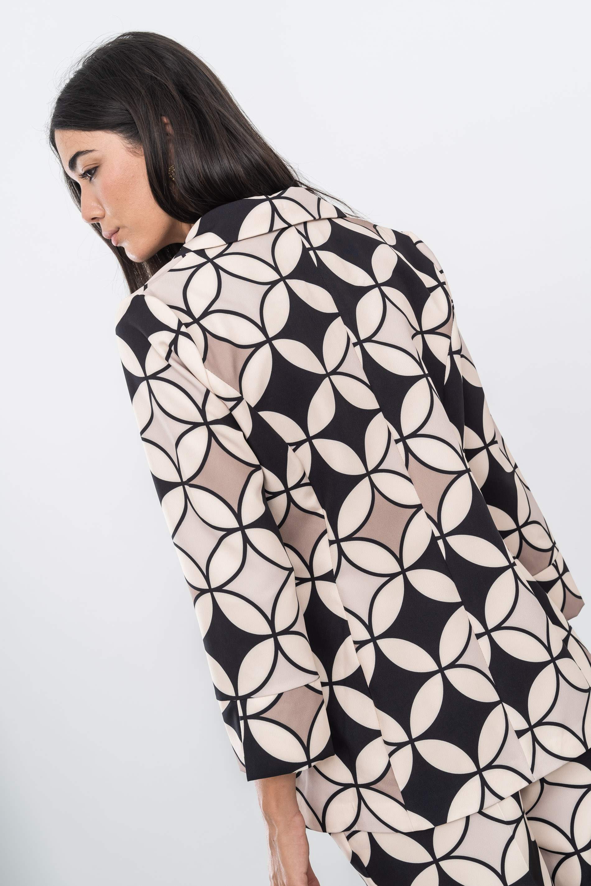 CHAQUETA ESTAMPADA CÍRCULOS NEGRO