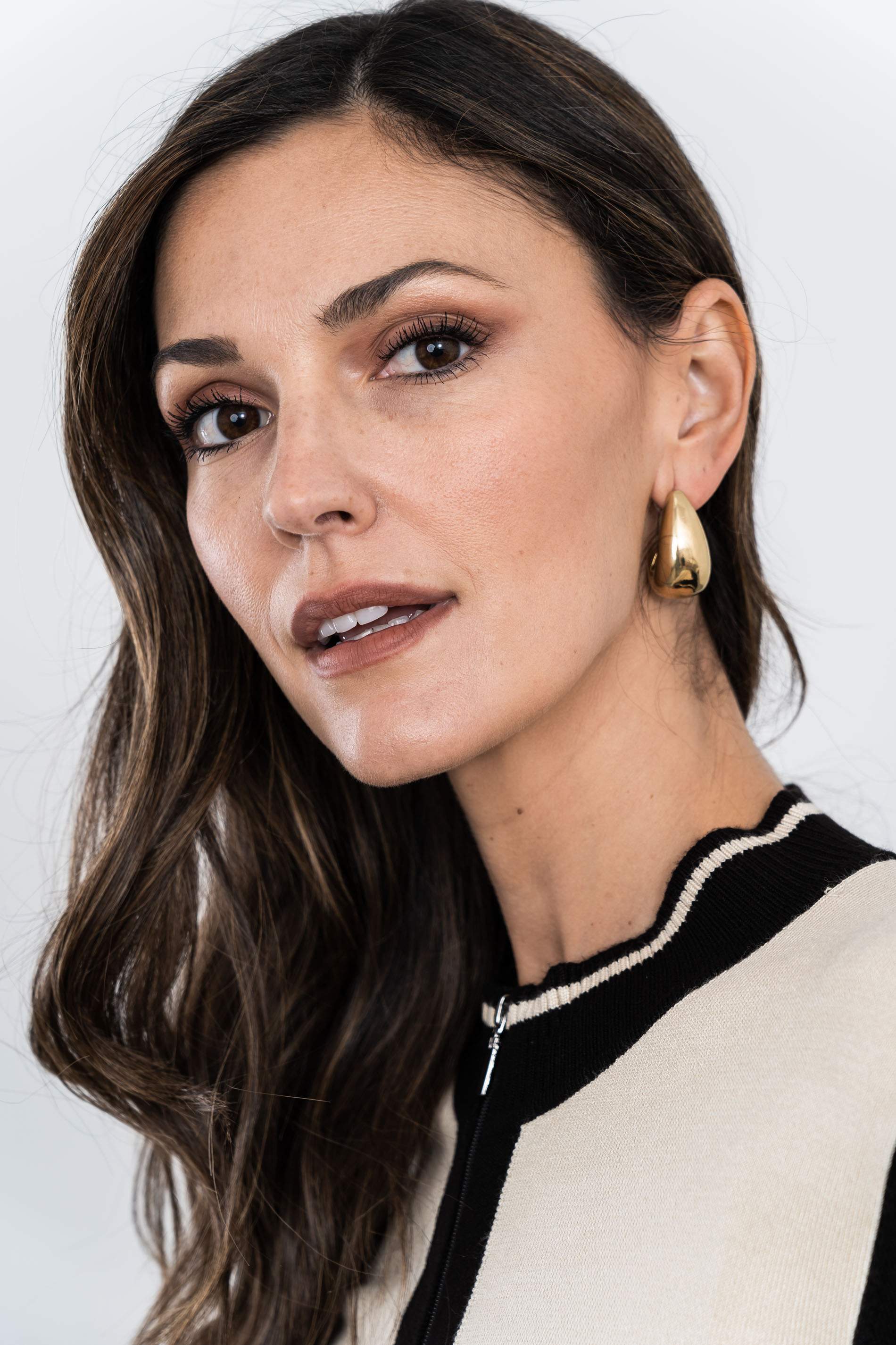 CHAQUETA CREMALLERA BLOSQUES NEGRO