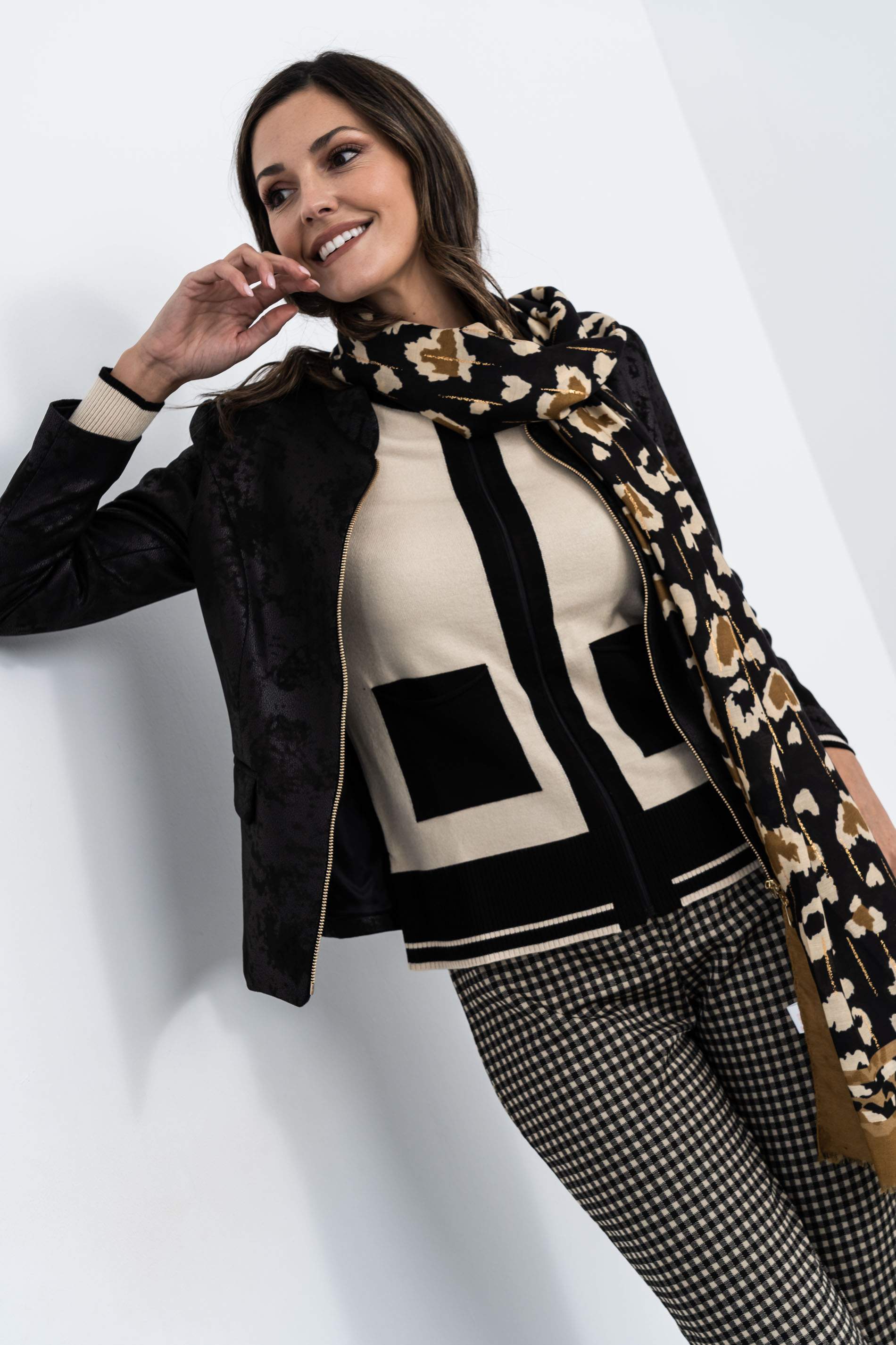 CHAQUETA CREMALLERA BLOSQUES NEGRO