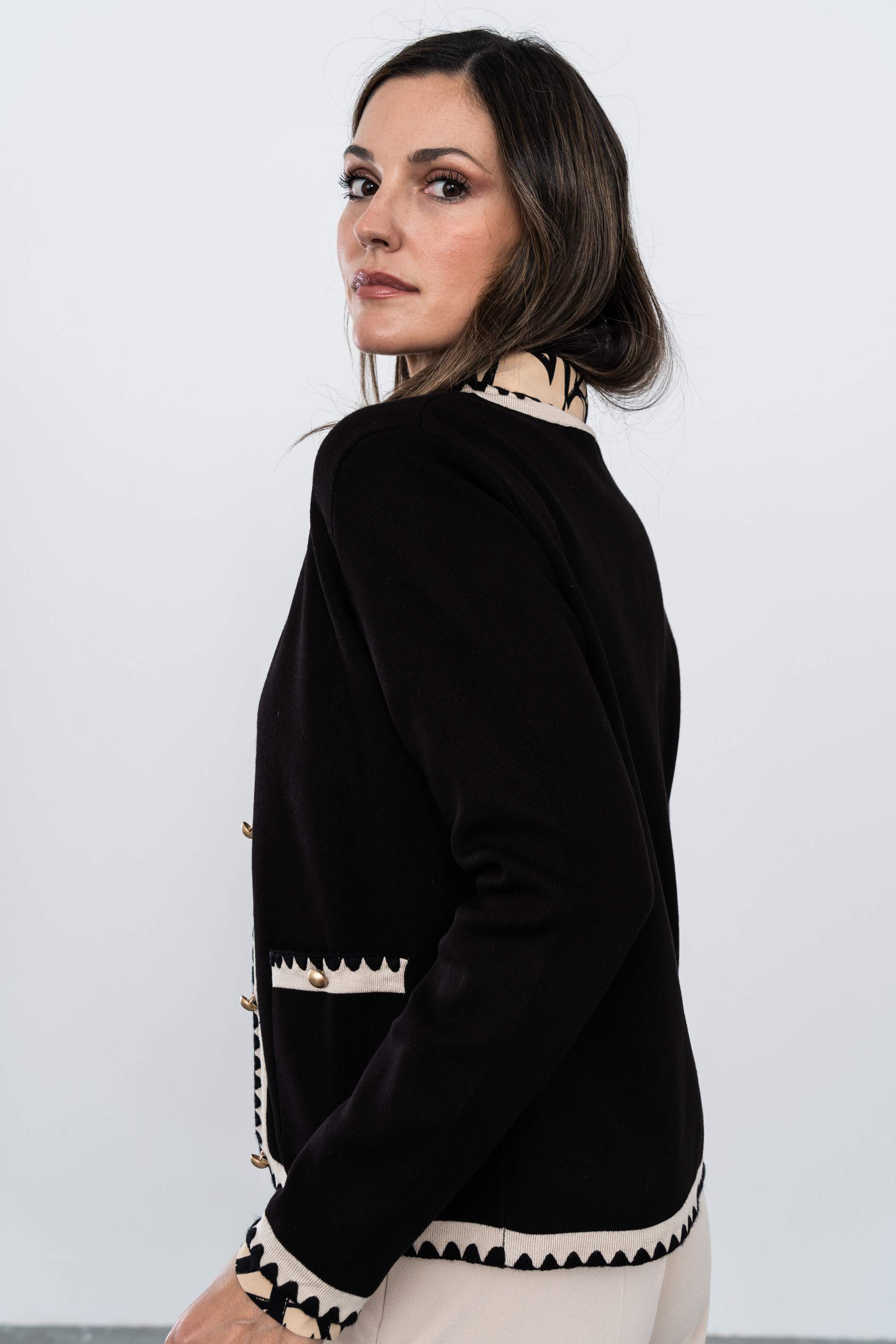 CHAQUETA VIVO CONTRASTE NEGRO