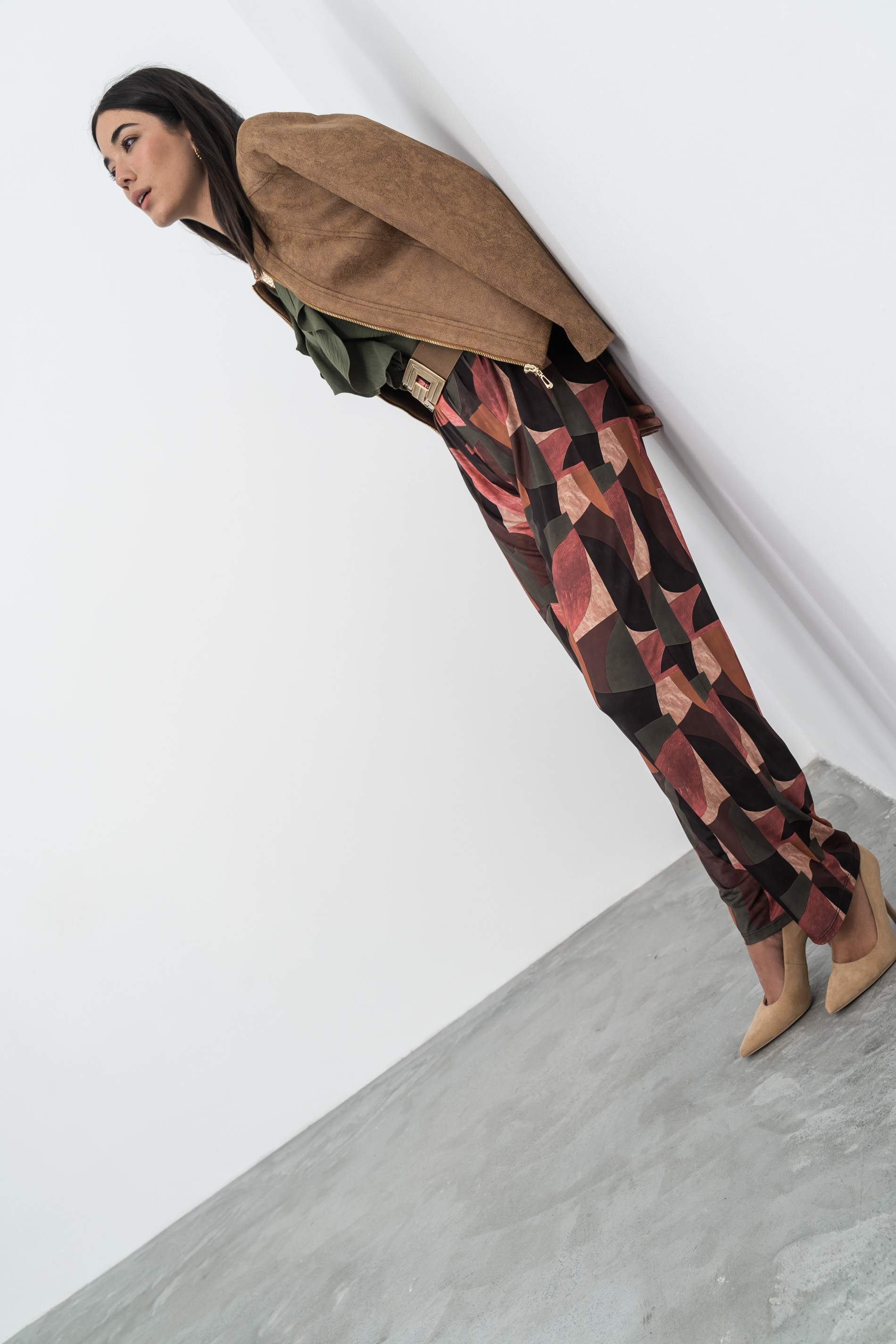 CHAQUETA CORTES CREMALLERA EFECTO PIEL