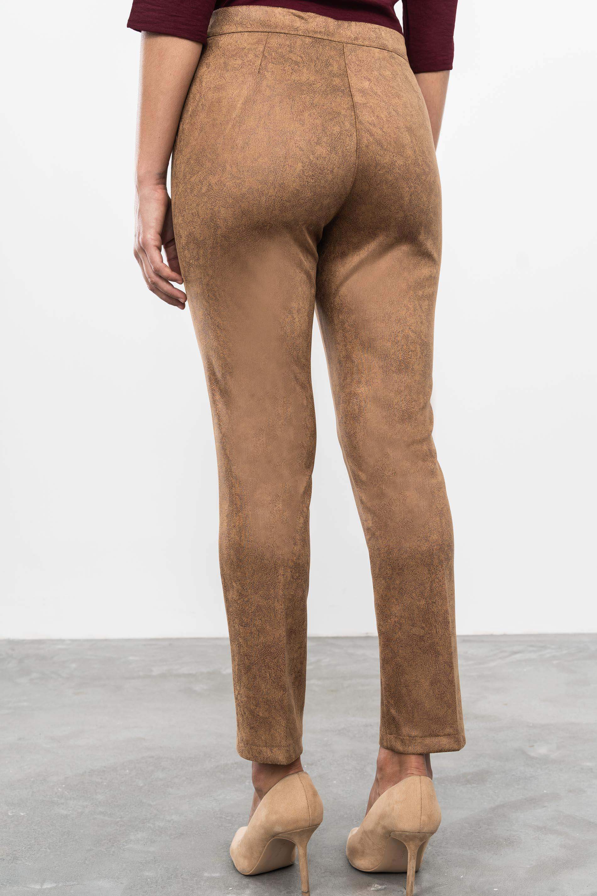 PANTALÓN EFECTO PIEL CAMEL
