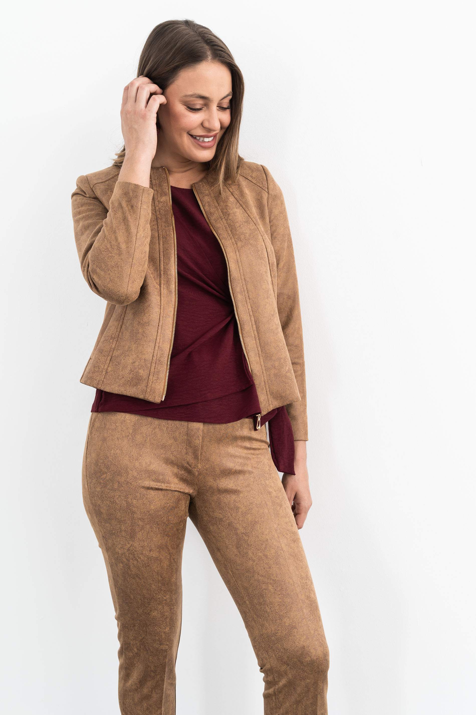 PANTALÓN EFECTO PIEL CAMEL
