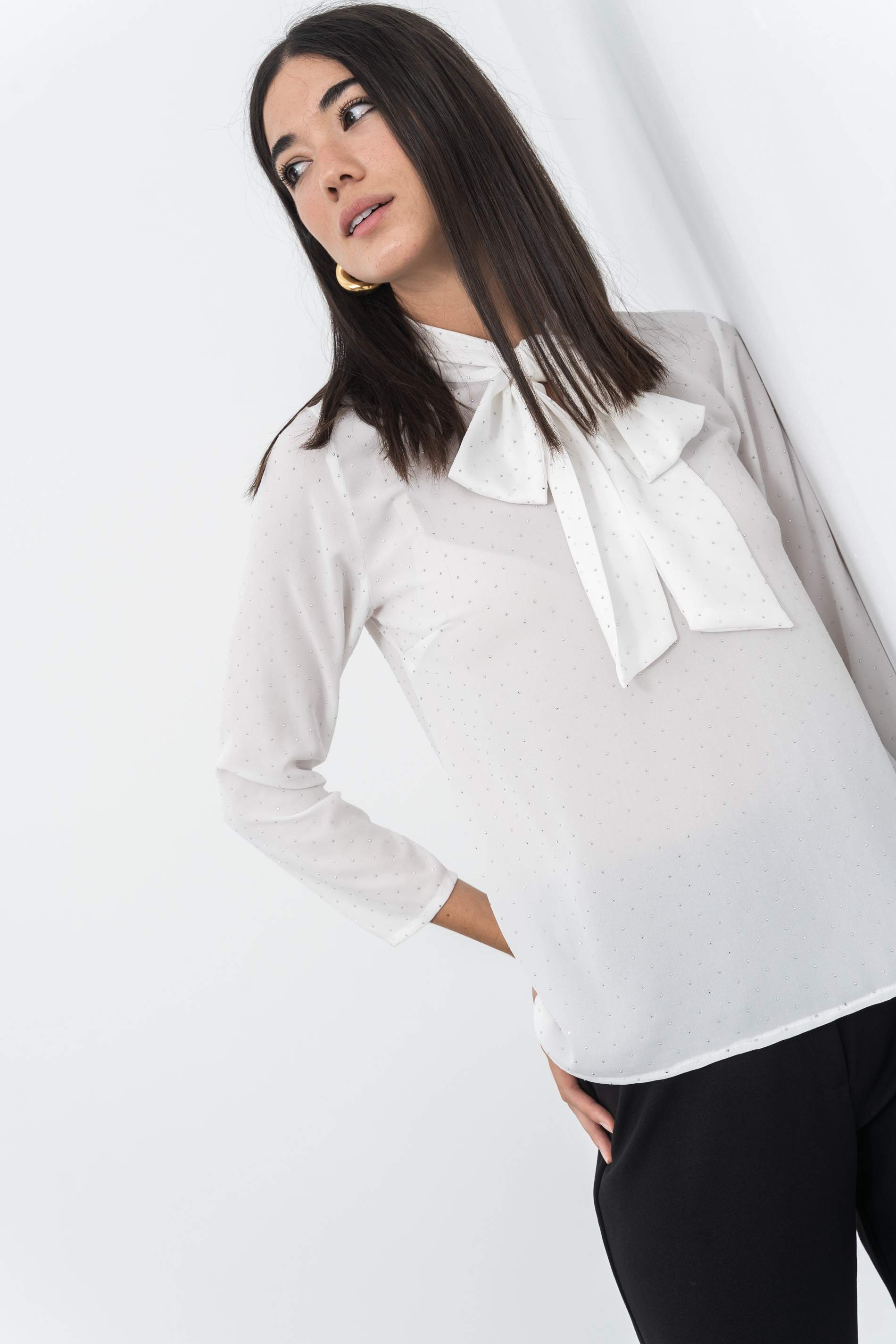 BLUSA LAZADA TACHAS BLANCO