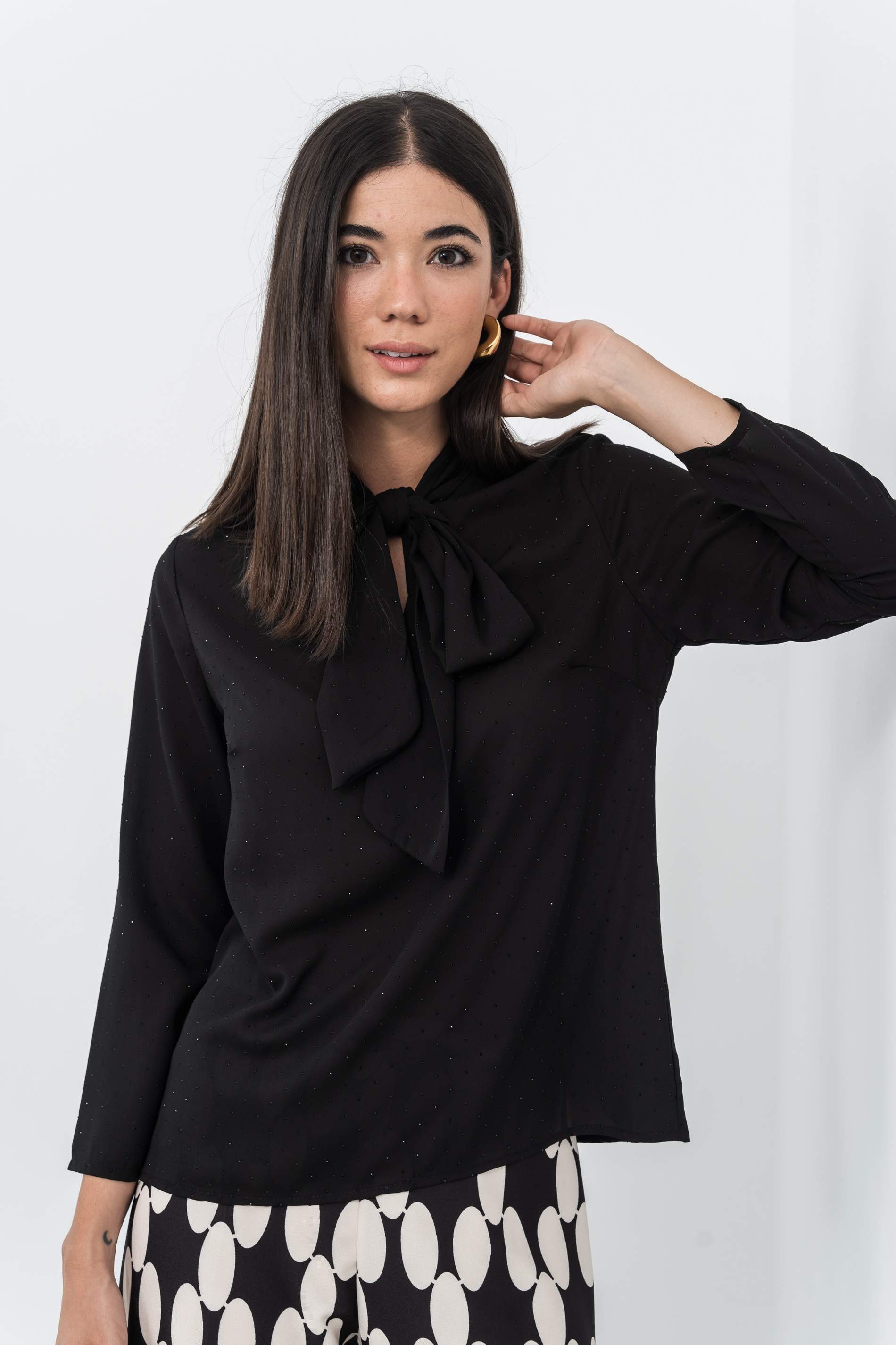 BLUSA LAZADA TACHAS NEGRO