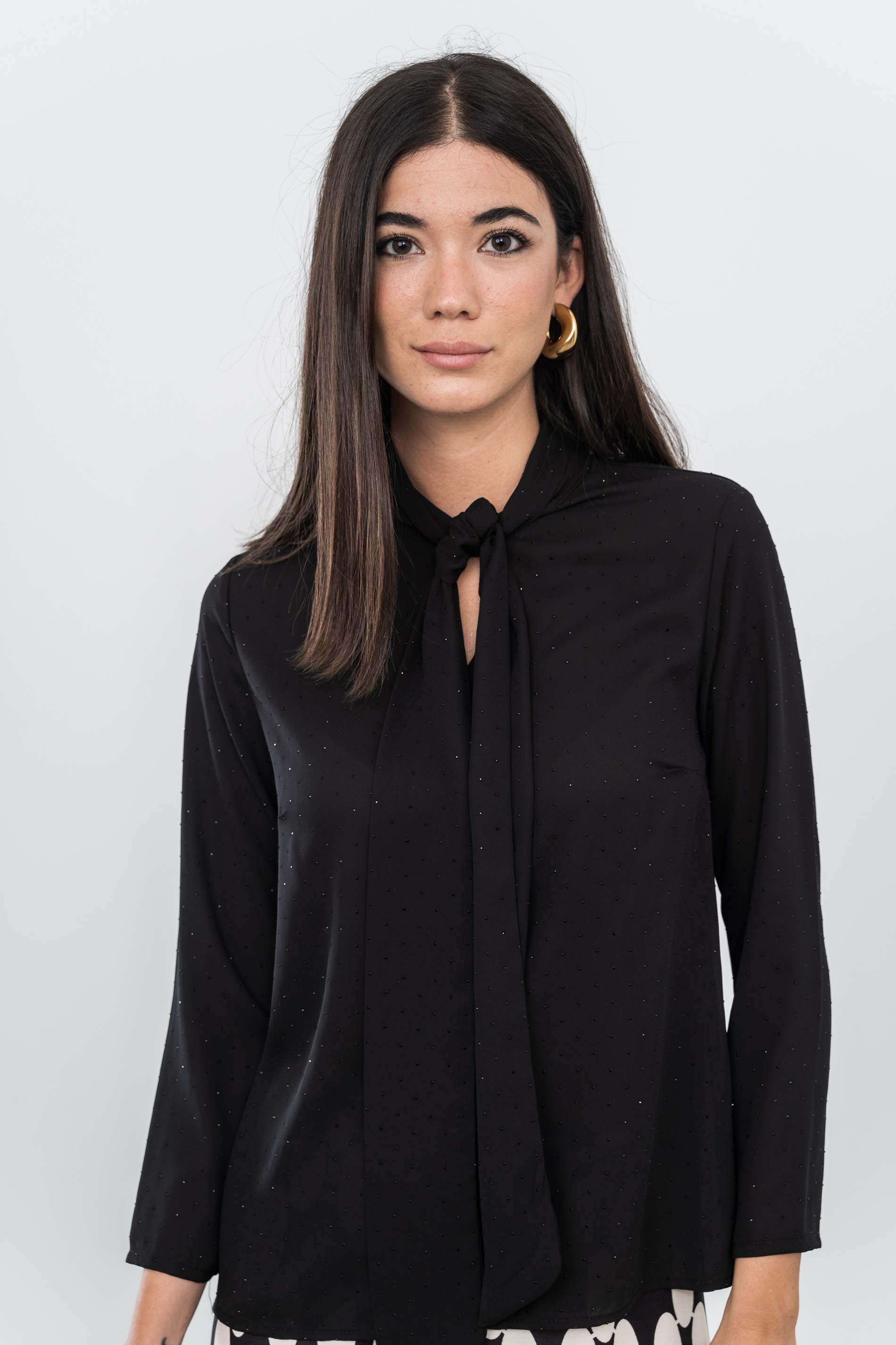 BLUSA LAZADA TACHAS NEGRO