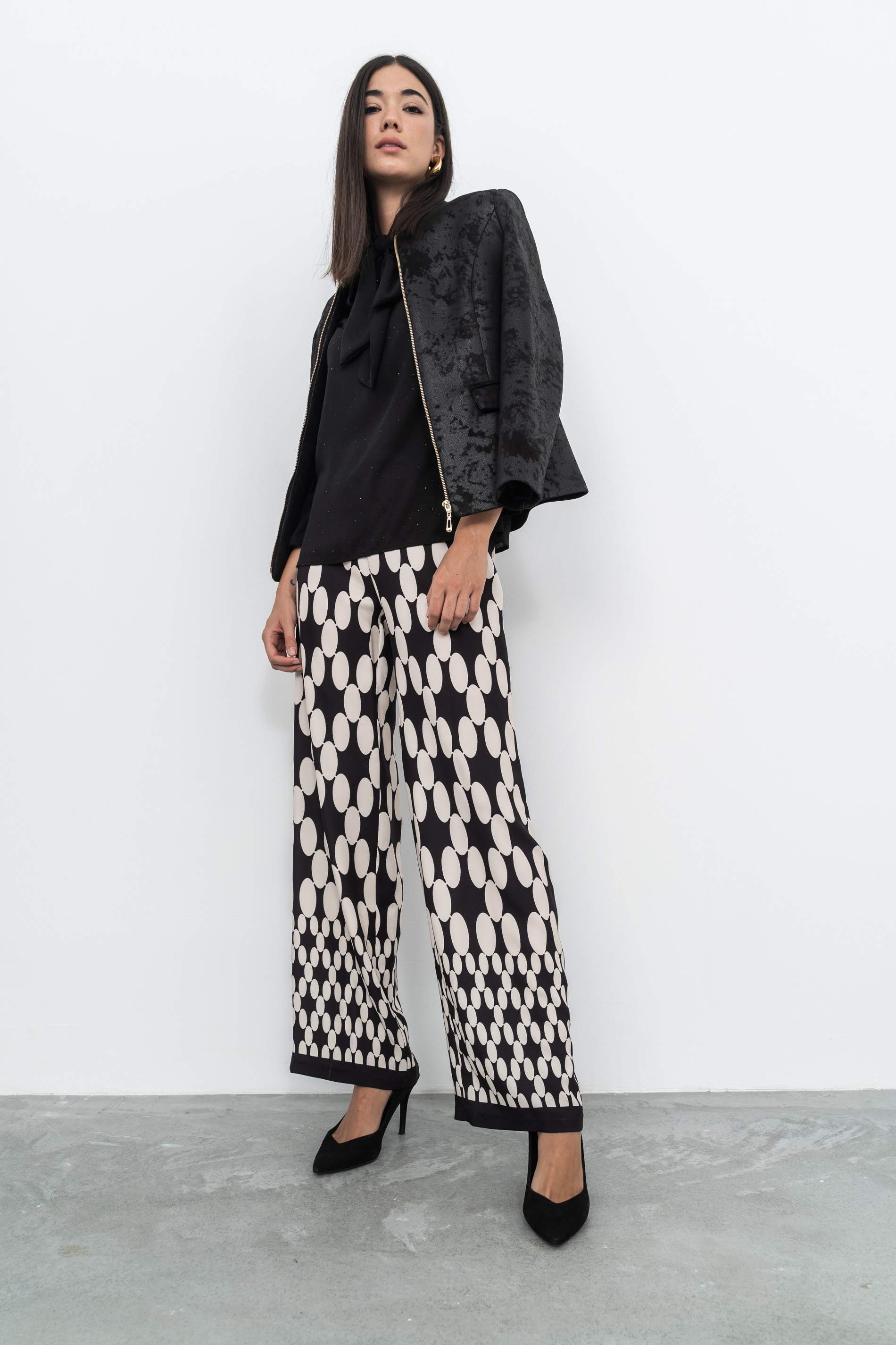 BLUSA LAZADA TACHAS NEGRO