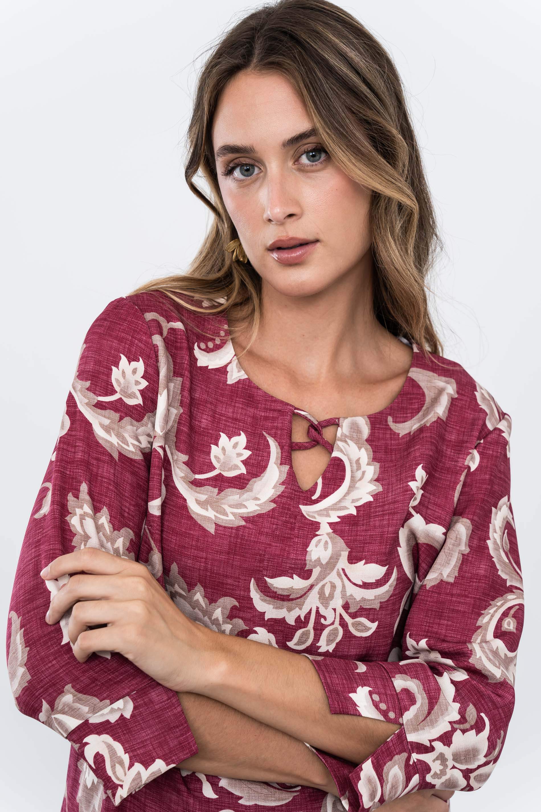 BLUSA CRUCETA ESTAMPADA BURDEOS
