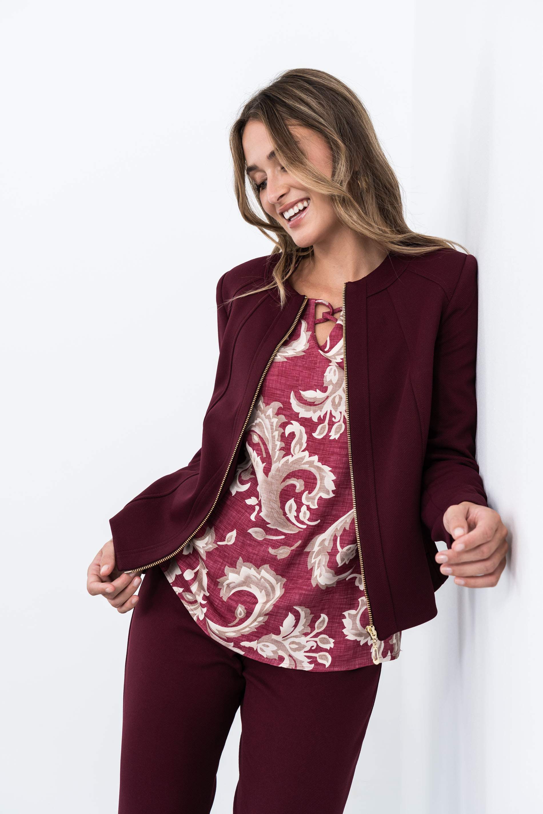BLUSA CRUCETA ESTAMPADA BURDEOS