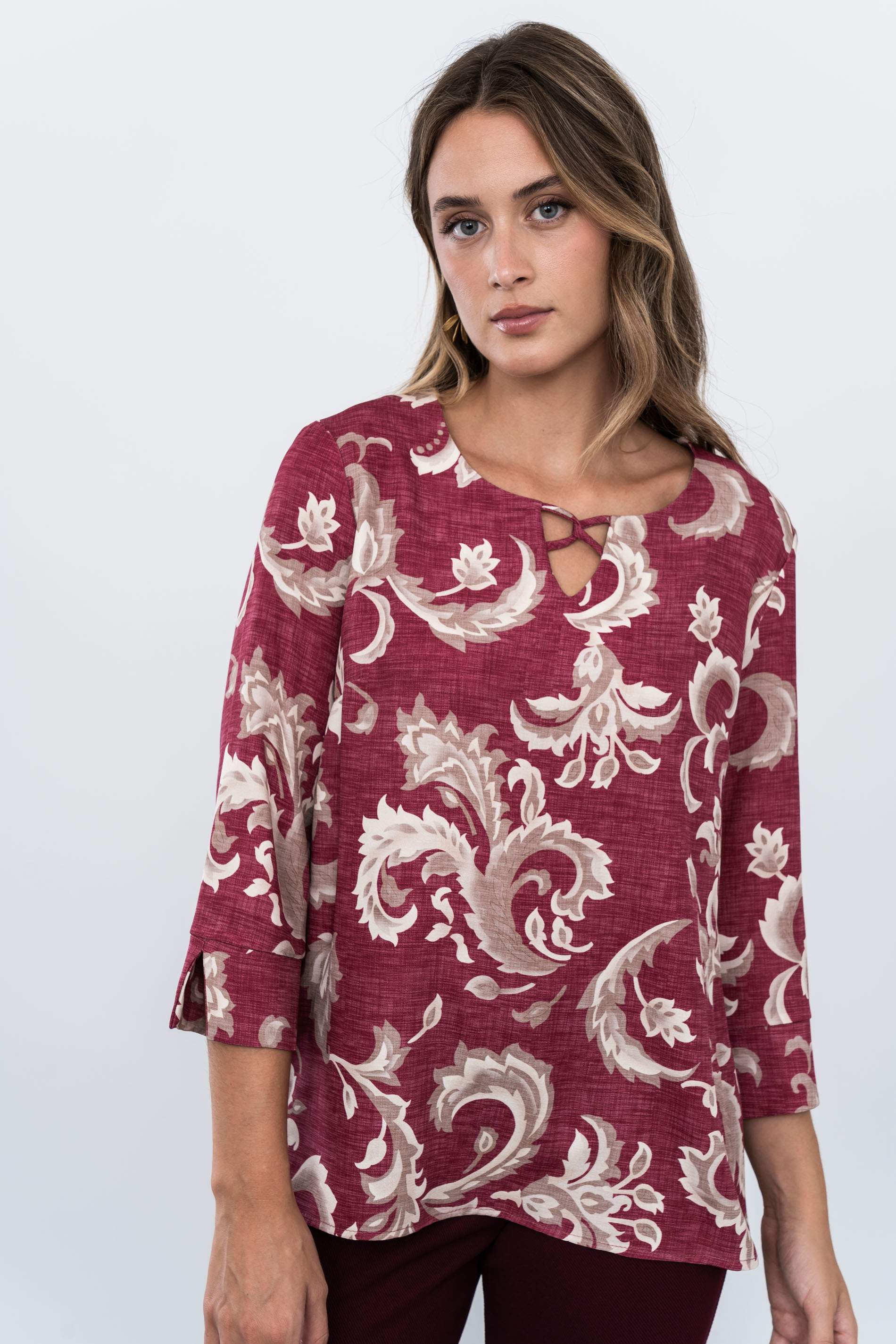 BLUSA CRUCETA ESTAMPADA BURDEOS