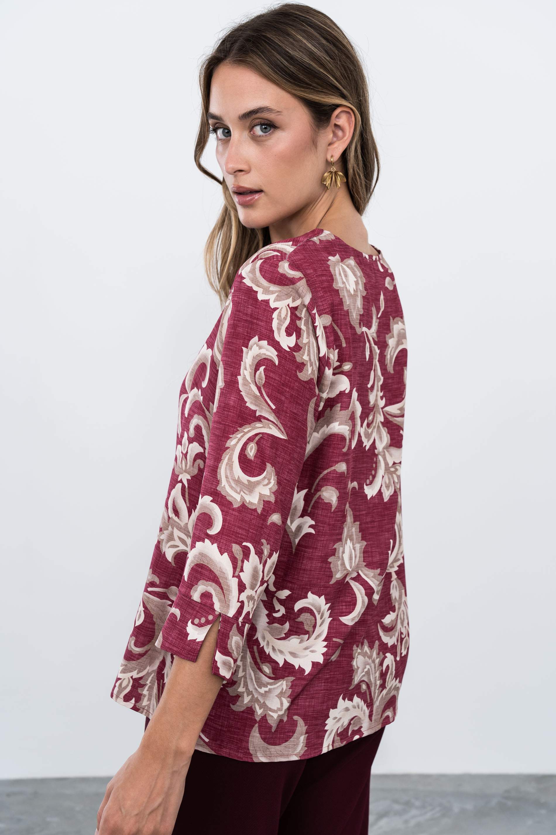 BLUSA CRUCETA ESTAMPADA BURDEOS