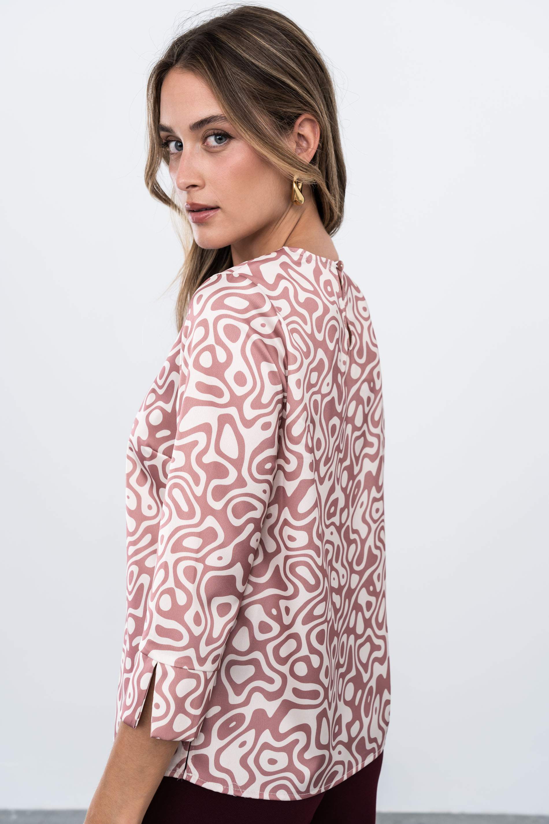 BLUSA CRUCETA CUELLO BICOLOR NUDE