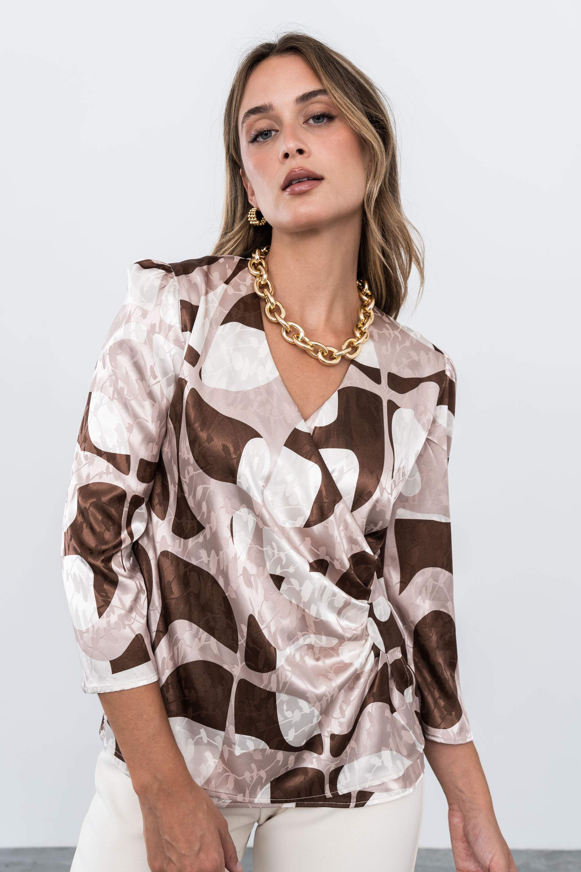 BLUSA RECOGIDO SATINADO MARRÓN