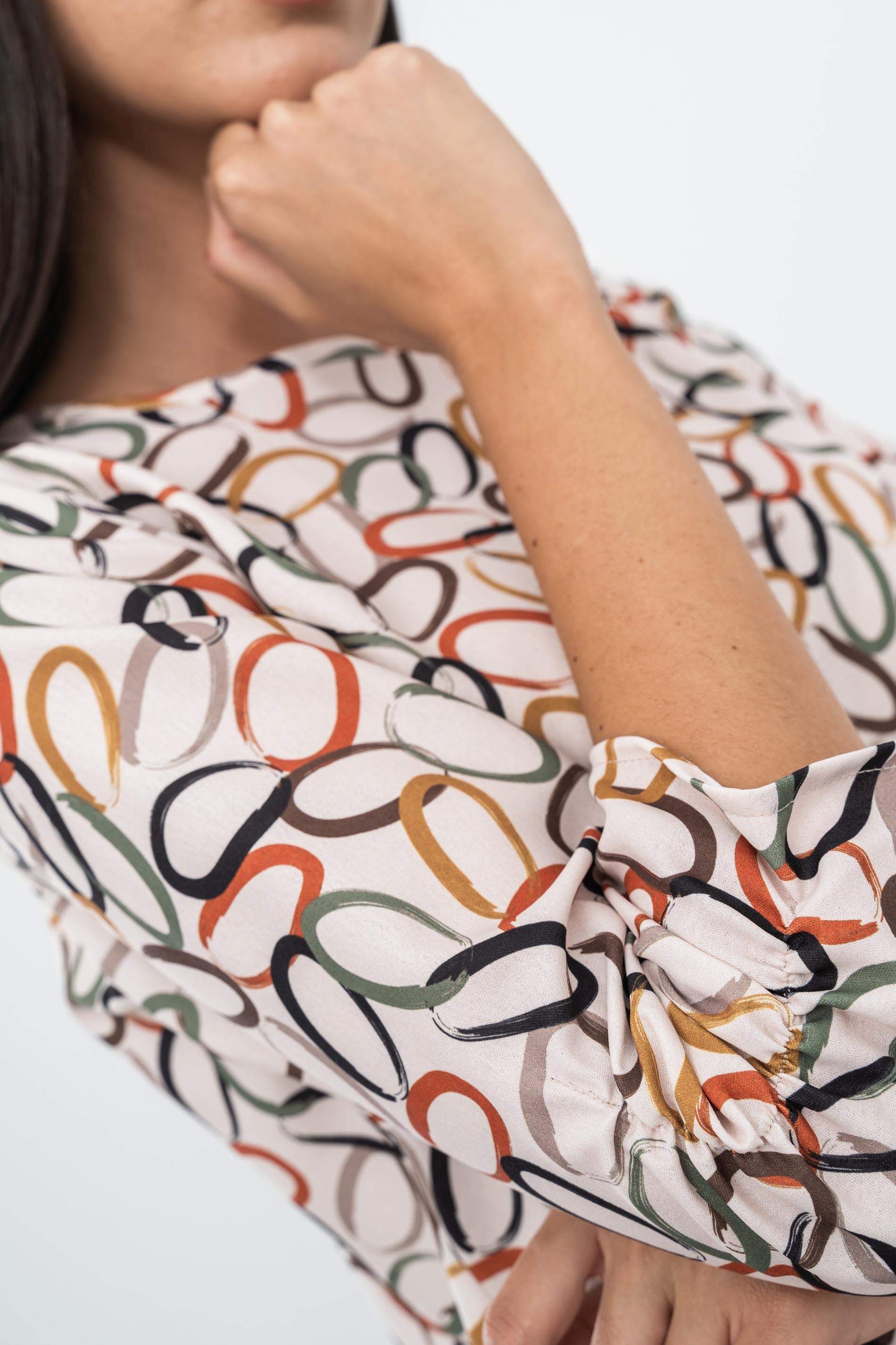 BLUSA PUÑO FRUNCIDO CÍRCULOS
