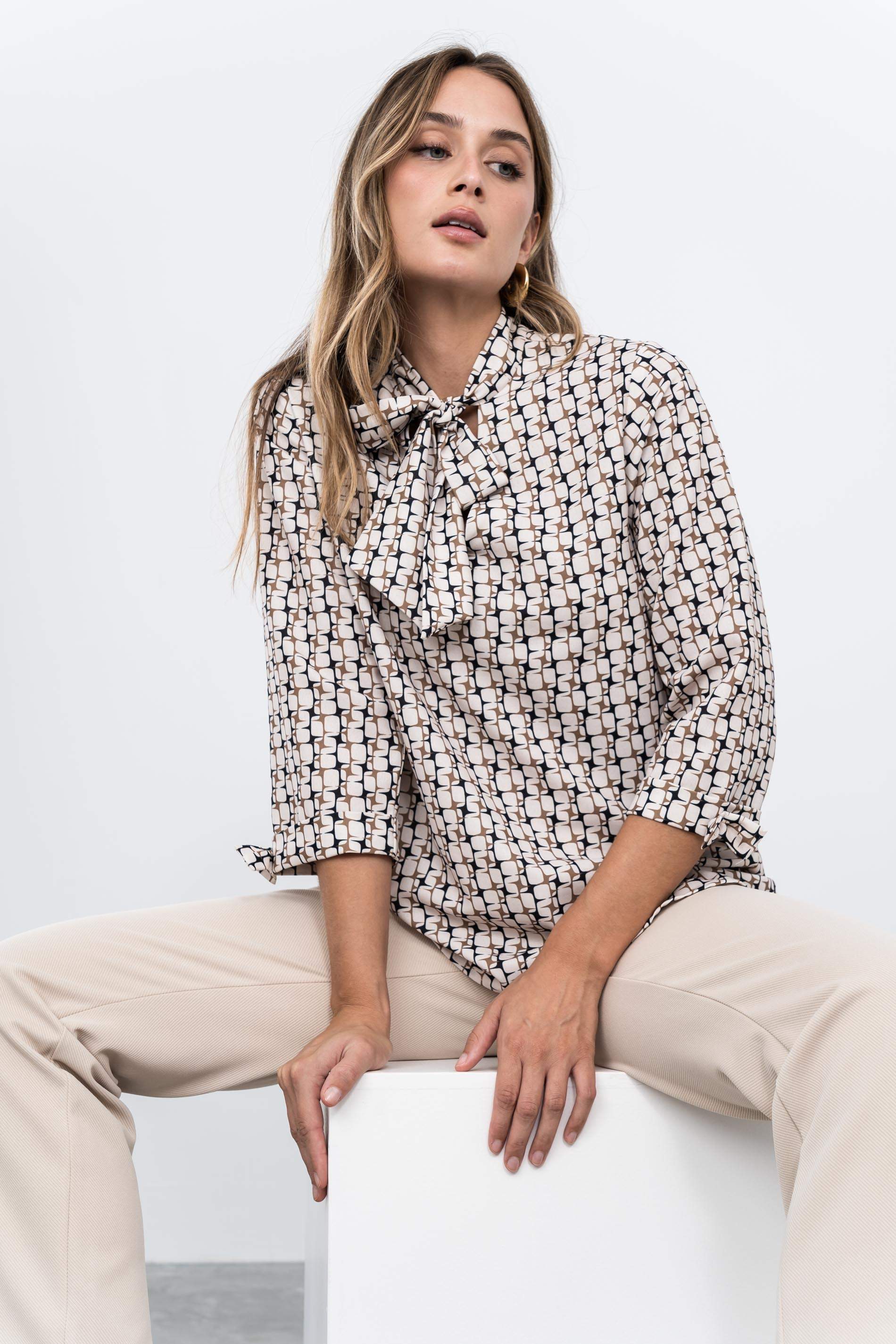 BLUSA GEOMÉTRICOS LAZADA