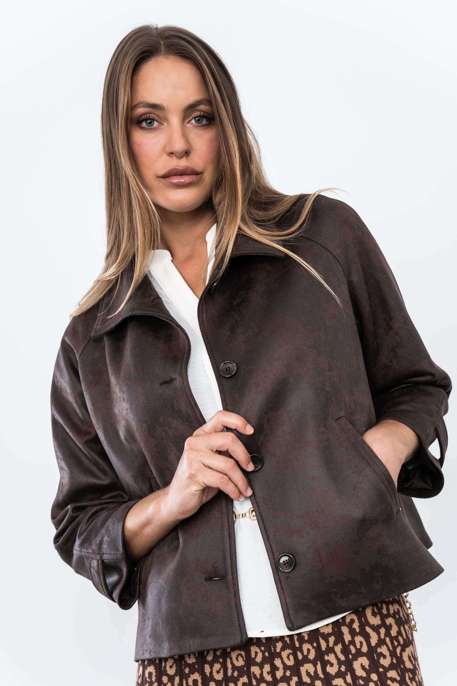 CHAQUETA POLIPIEL BOTONES MARRÓN